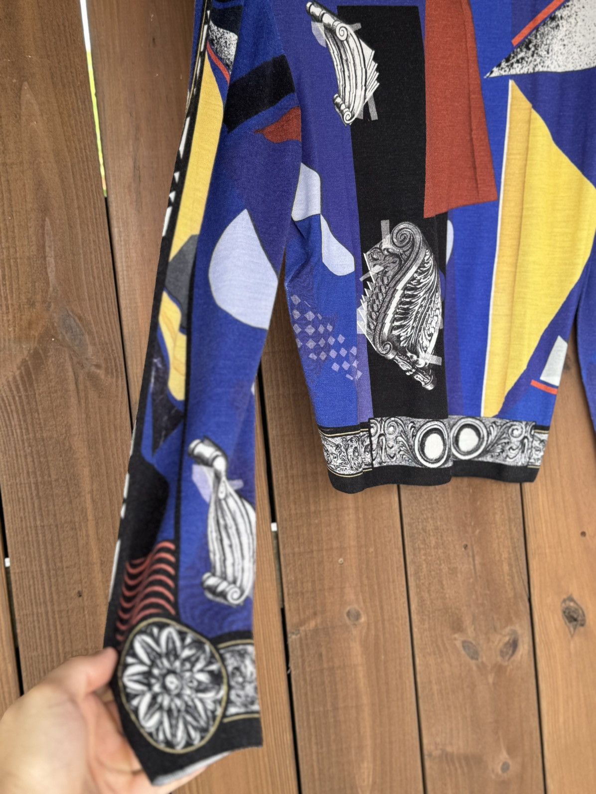 Versace VERSACE WOOL SWEATER with ANTIQUE PRINT size 52 Size US L / EU 52-54 / 3 - 7 Thumbnail