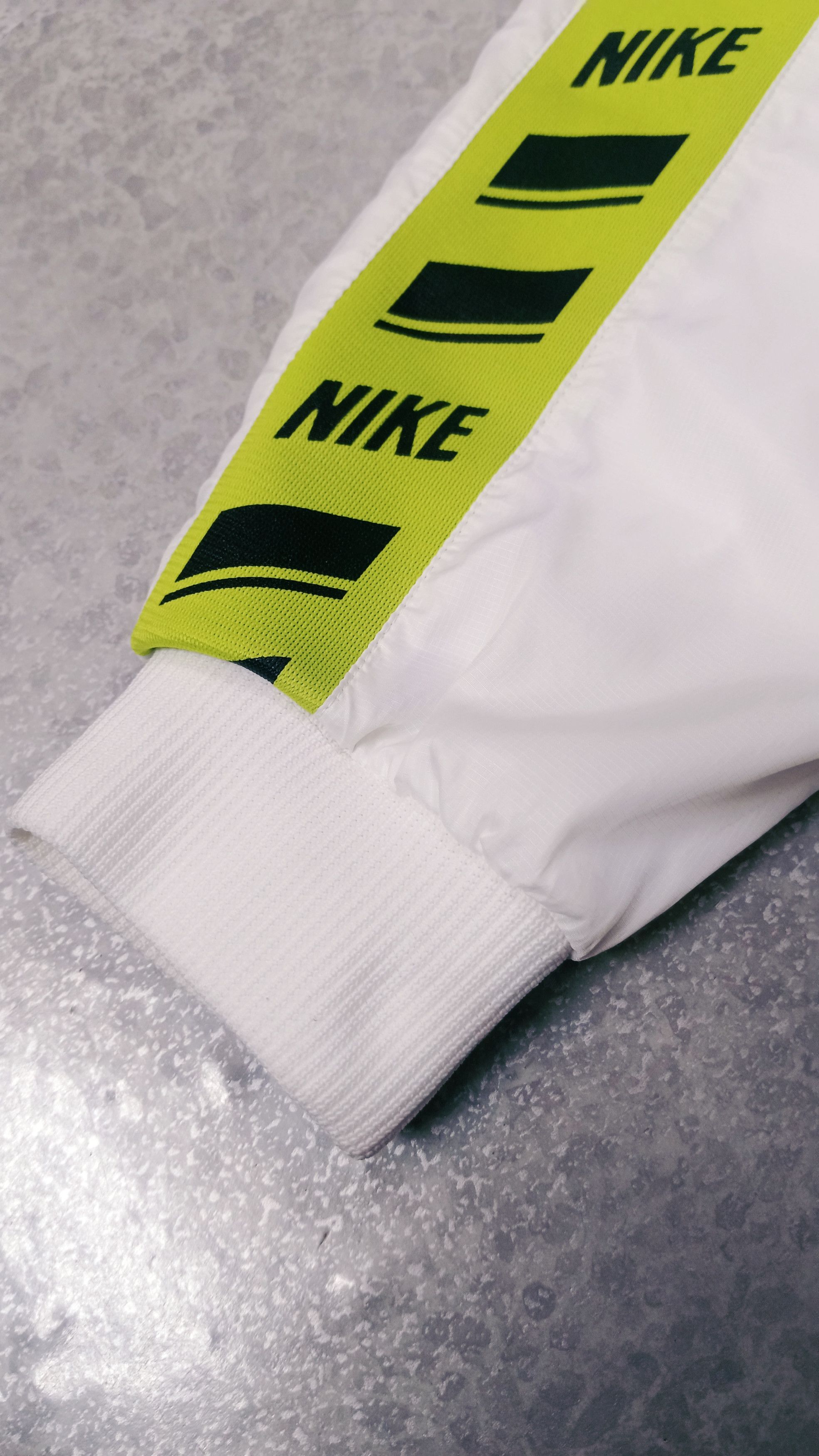 Nike Vintage Nike Side Tape Windbreaker Size US M / EU 48-50 / 2 - 5 Thumbnail