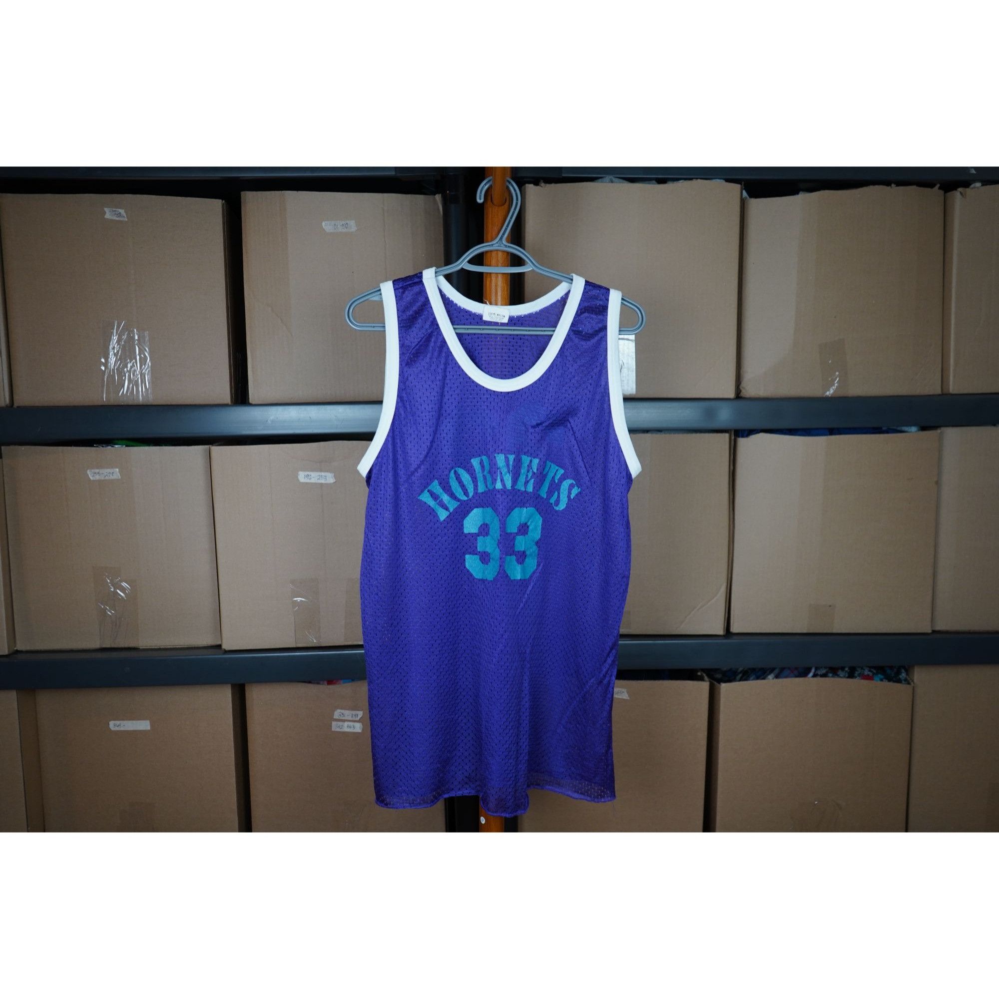 NBA × Vintage Vintage Hornets Basketball Jersey Men's M #439 Size US M / EU 48-50 / 2 - 1 Thumbnail