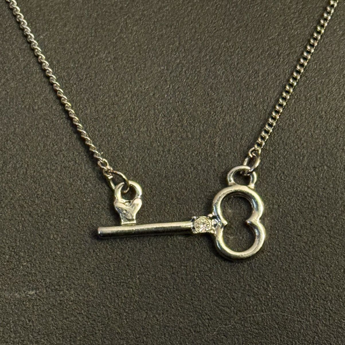 Other Silver tone dainty skeleton key necklace Size ONE SIZE - 5 Thumbnail
