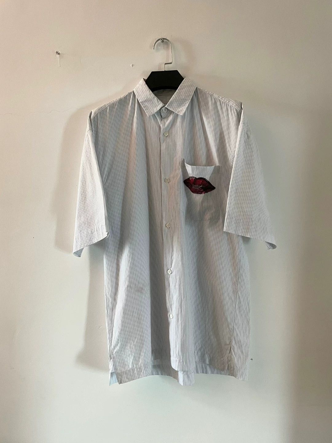 Dries Van Noten White Short Sleeve Shirt with Lip Patch Size US S / EU 44-46 / 1 - 4 Thumbnail