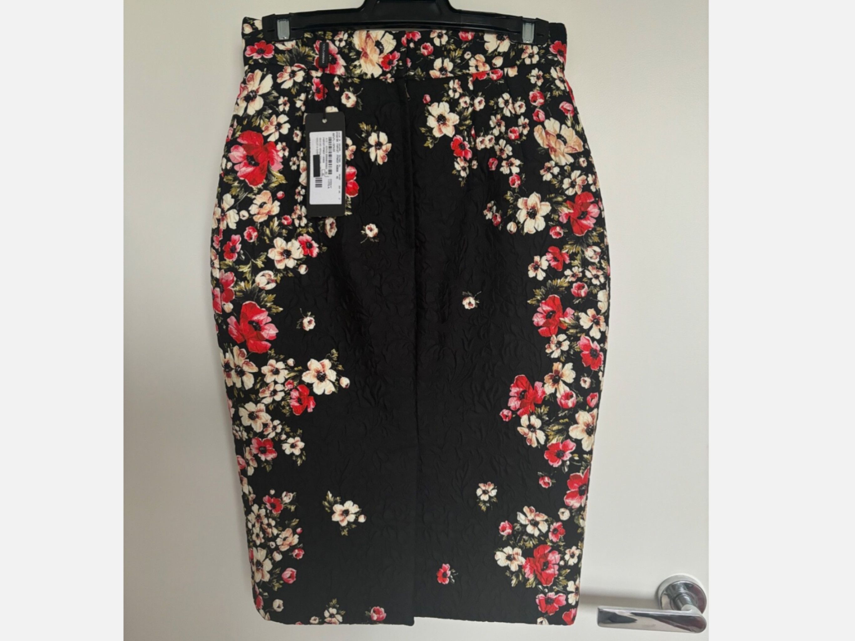 Dolce & Gabbana Dolce & Gabbana Floral Skirt, with original tags Size 27" / US 4 / IT 40 - 4 Thumbnail
