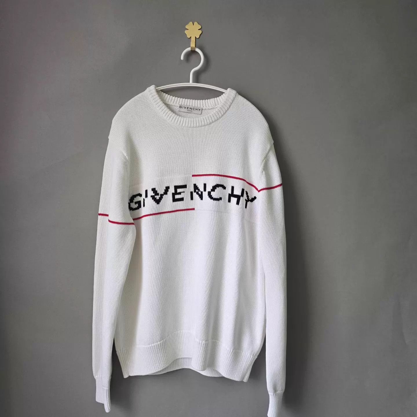 Givenchy misaligned logo sweater L 99