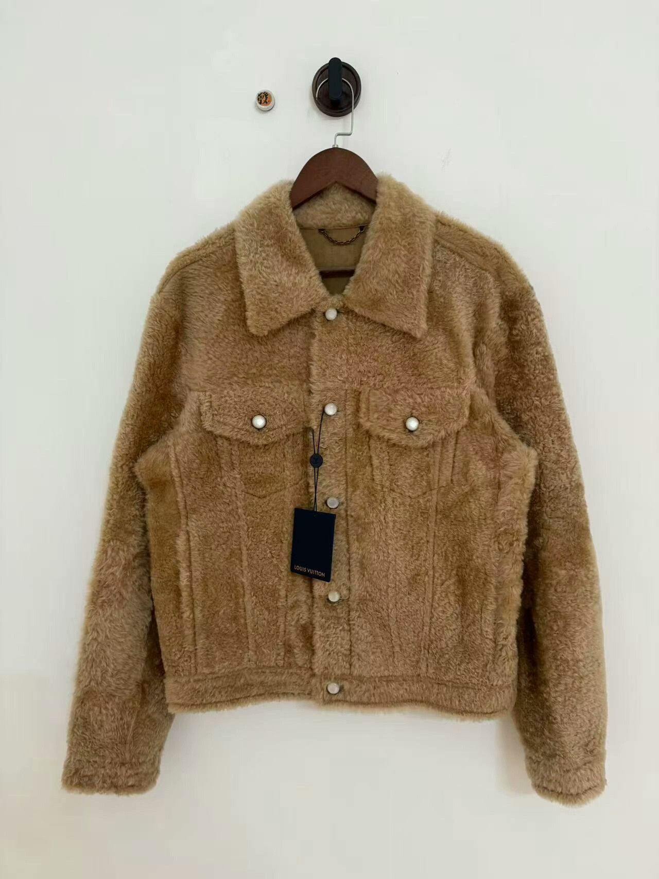 Louis Vuitton louis vuitton beige lamb wool jacket Size US XL / EU 56 / 4 - 1 Thumbnail