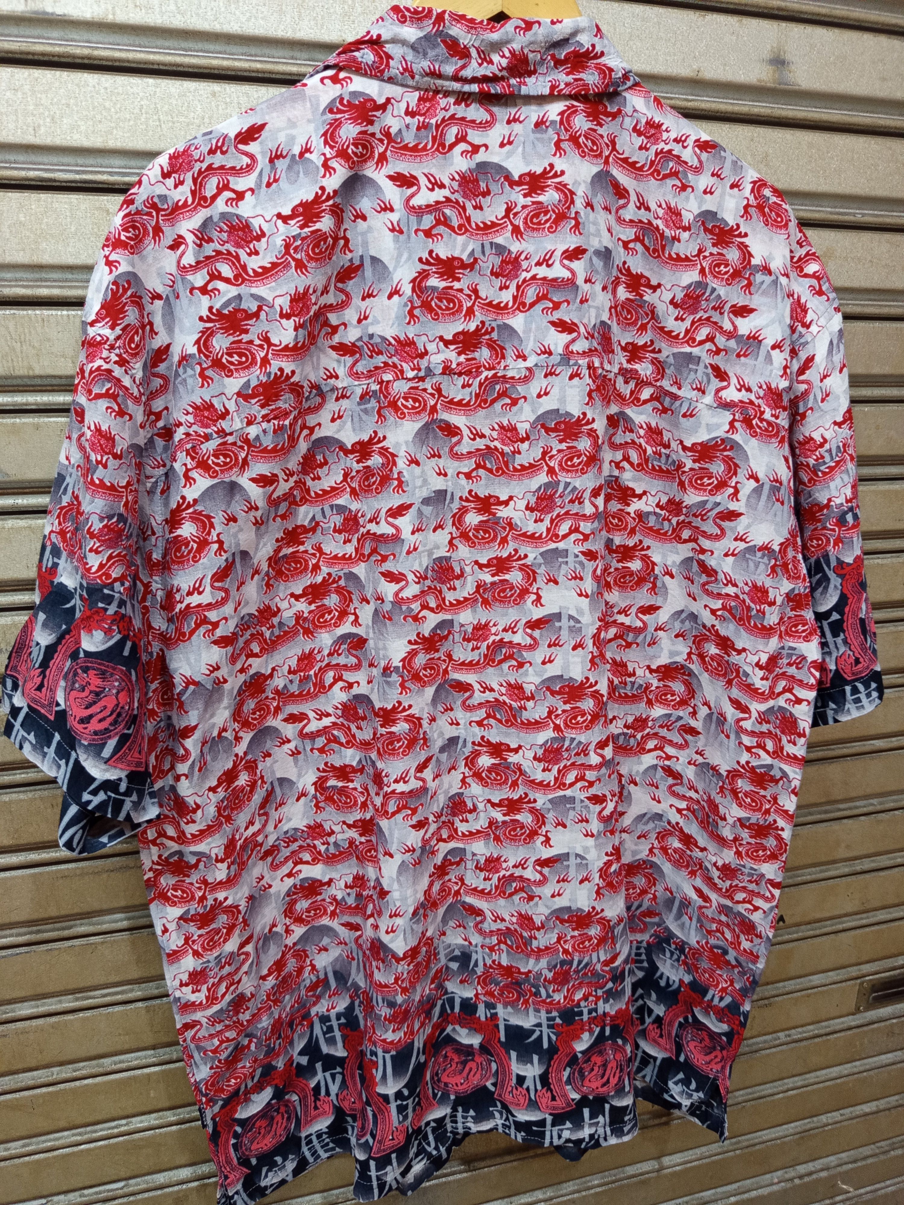 Guess Vintage Guess Jeans Dragon All Over Print Shirt Y2K Size US XL / EU 56 / 4 - 10 Thumbnail