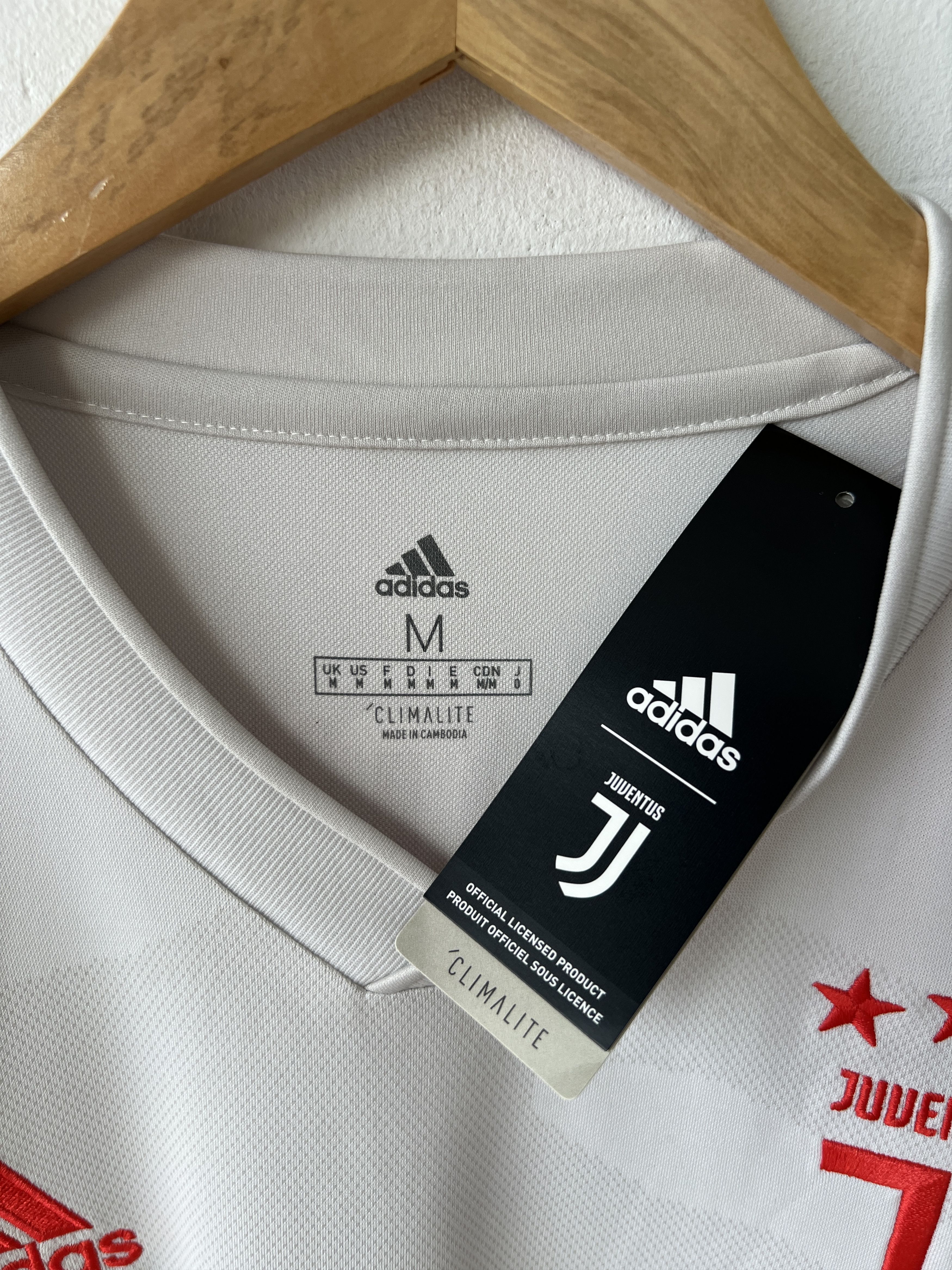 Adidas (M) Juventus 2019-20 Away Kit Ronaldo #7 (NEW) Size US M / EU 48-50 / 2 - 3 Thumbnail