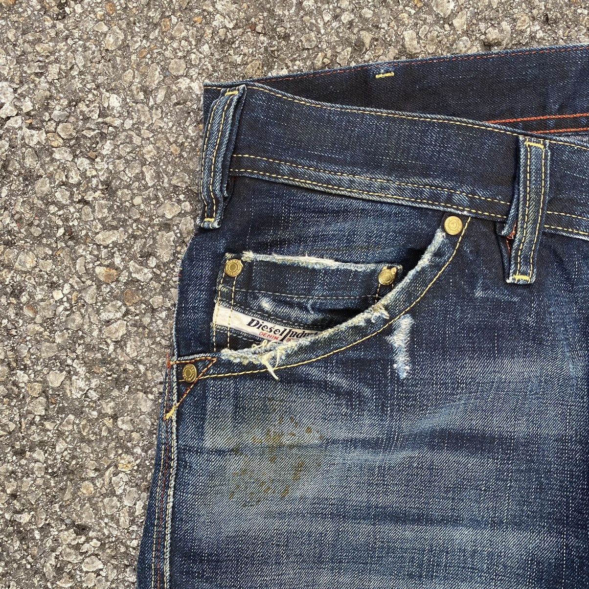 Diesel Vintage Diesel Straight Cutting Jeans Made in Italy Size US 29 - 4 Thumbnail