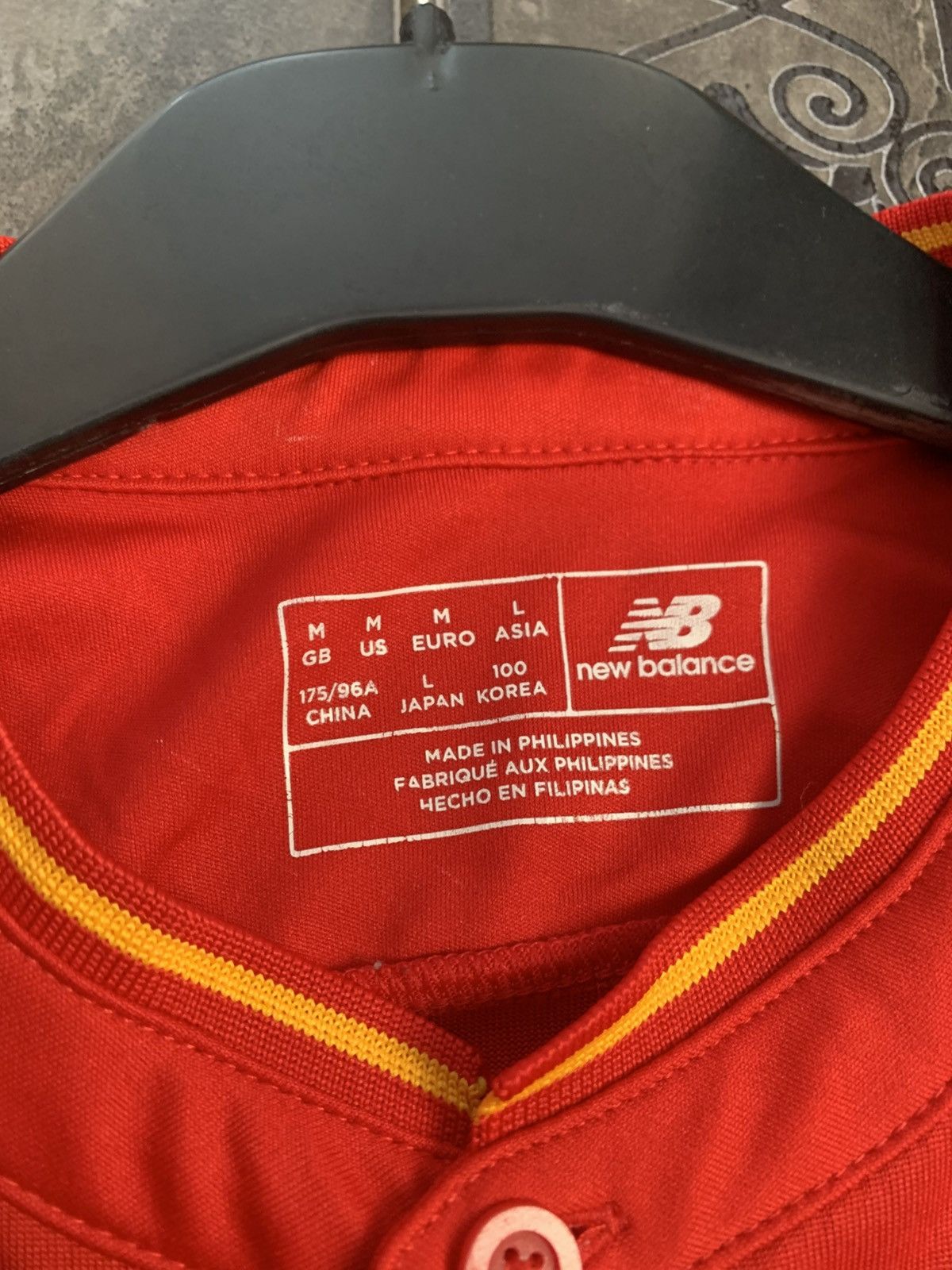 Vintage Liverpool New Balance 16/17 Home Jersey Size US M / EU 48-50 / 2 - 8 Thumbnail