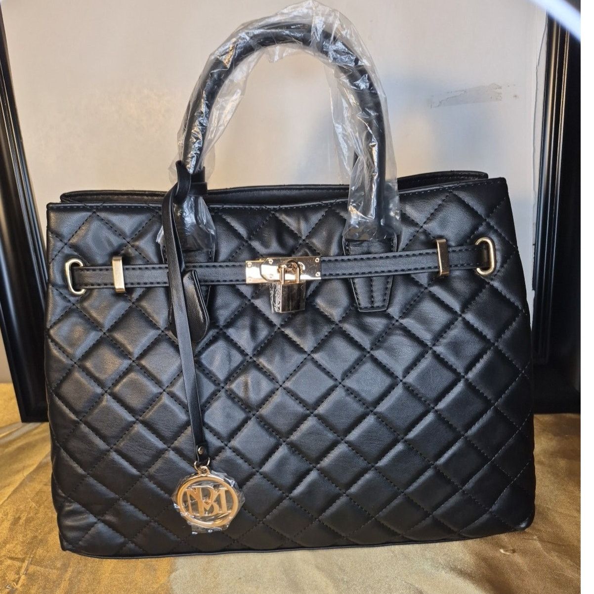 Badgley Mischka Badgley Mischka Studio Black Quilted Vegan Leather Handbag Size ONE SIZE - 1 Thumbnail