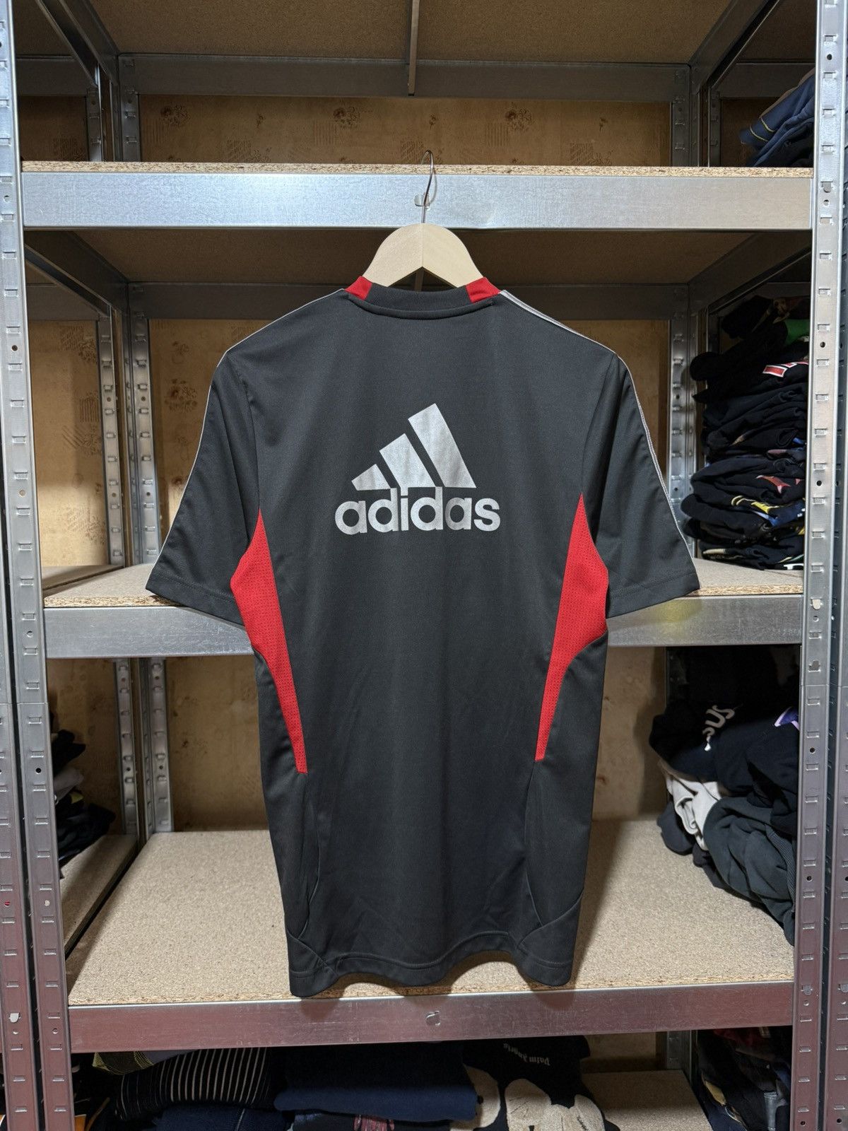 Adidas Vintage Adidas FC Liverpool 2011 2012 Training Soccer Jersey Size US S / EU 44-46 / 1 - 2 Thumbnail