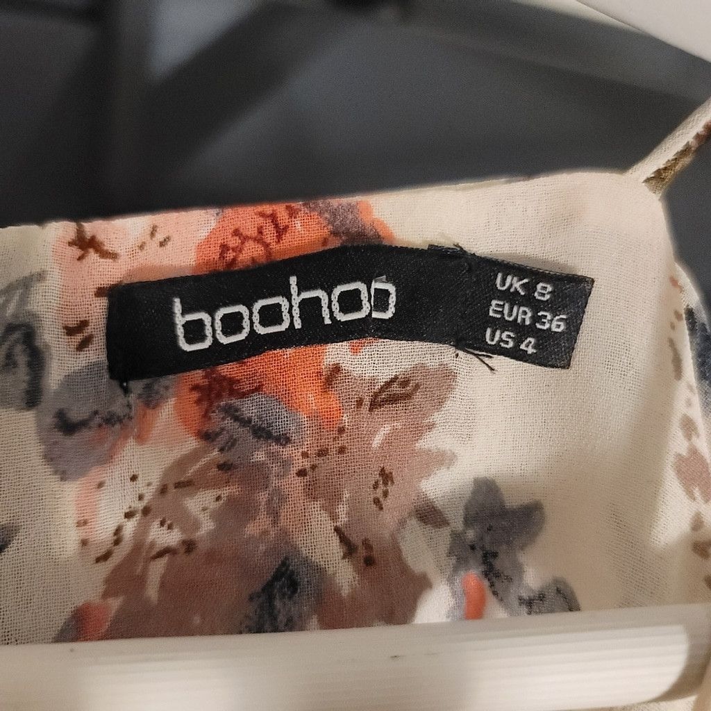 Boohoo EUC Boohoo Floral Cold Shoulder Blouse - Cream and Pink Size S / US 4 / IT 40 - 2 Thumbnail