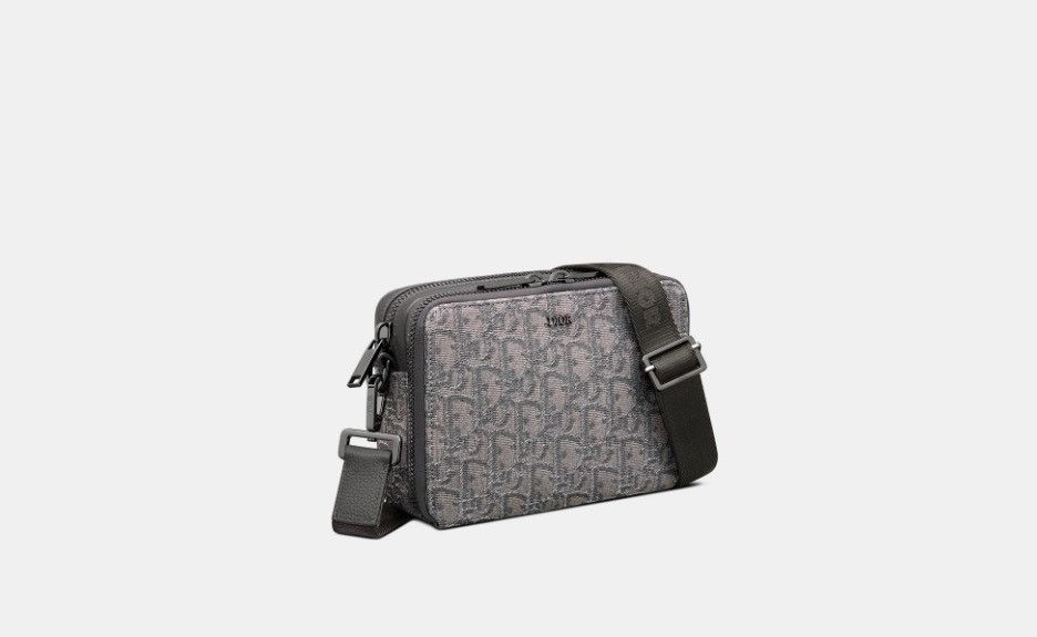 o1w1db10424 Size: OS Zipped Pouch in Ruthenium