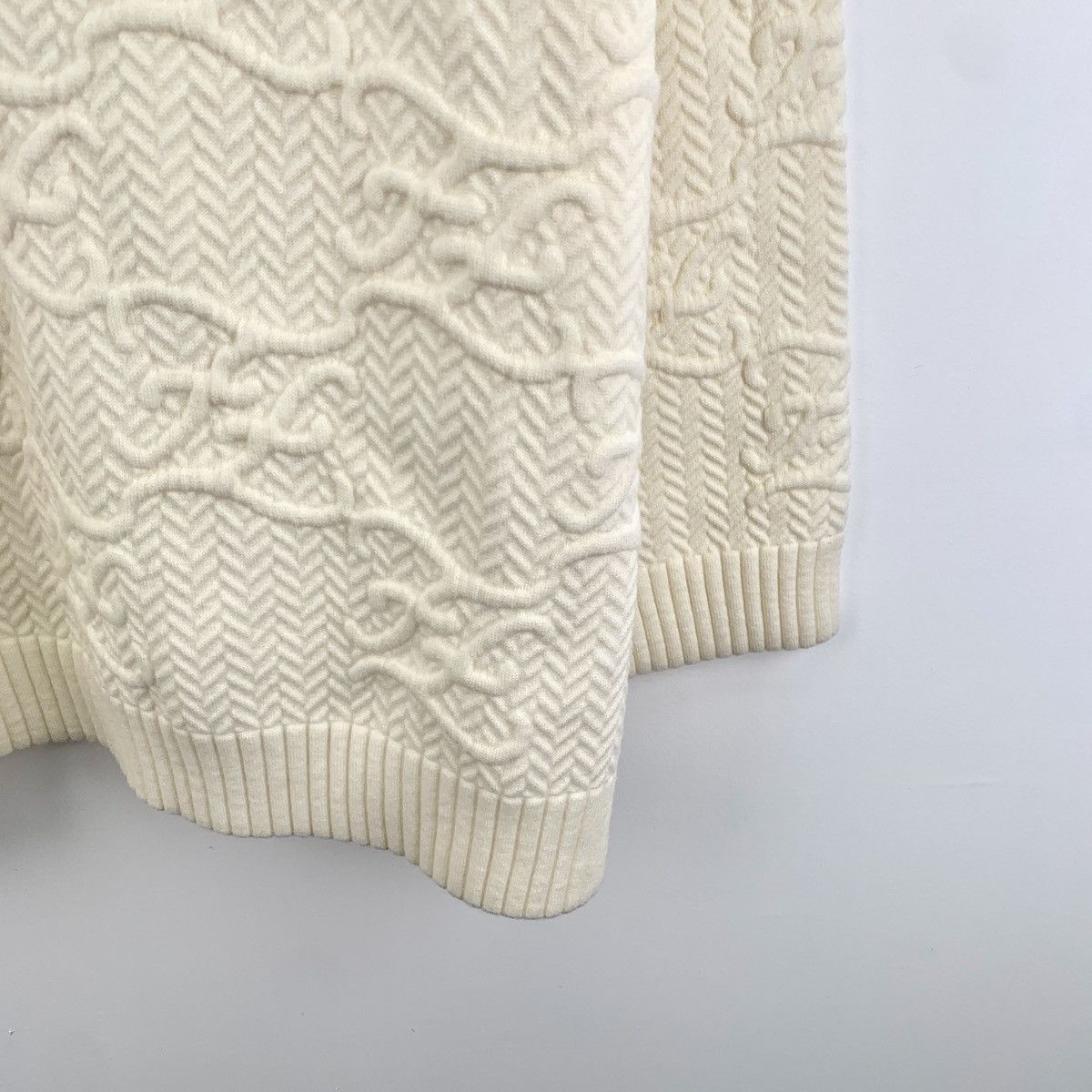 Fendi Fendi Logo Embossed Turtleneck Wool Knit Sweater K26WX Size L / US 10 / IT 46 - 4 Thumbnail