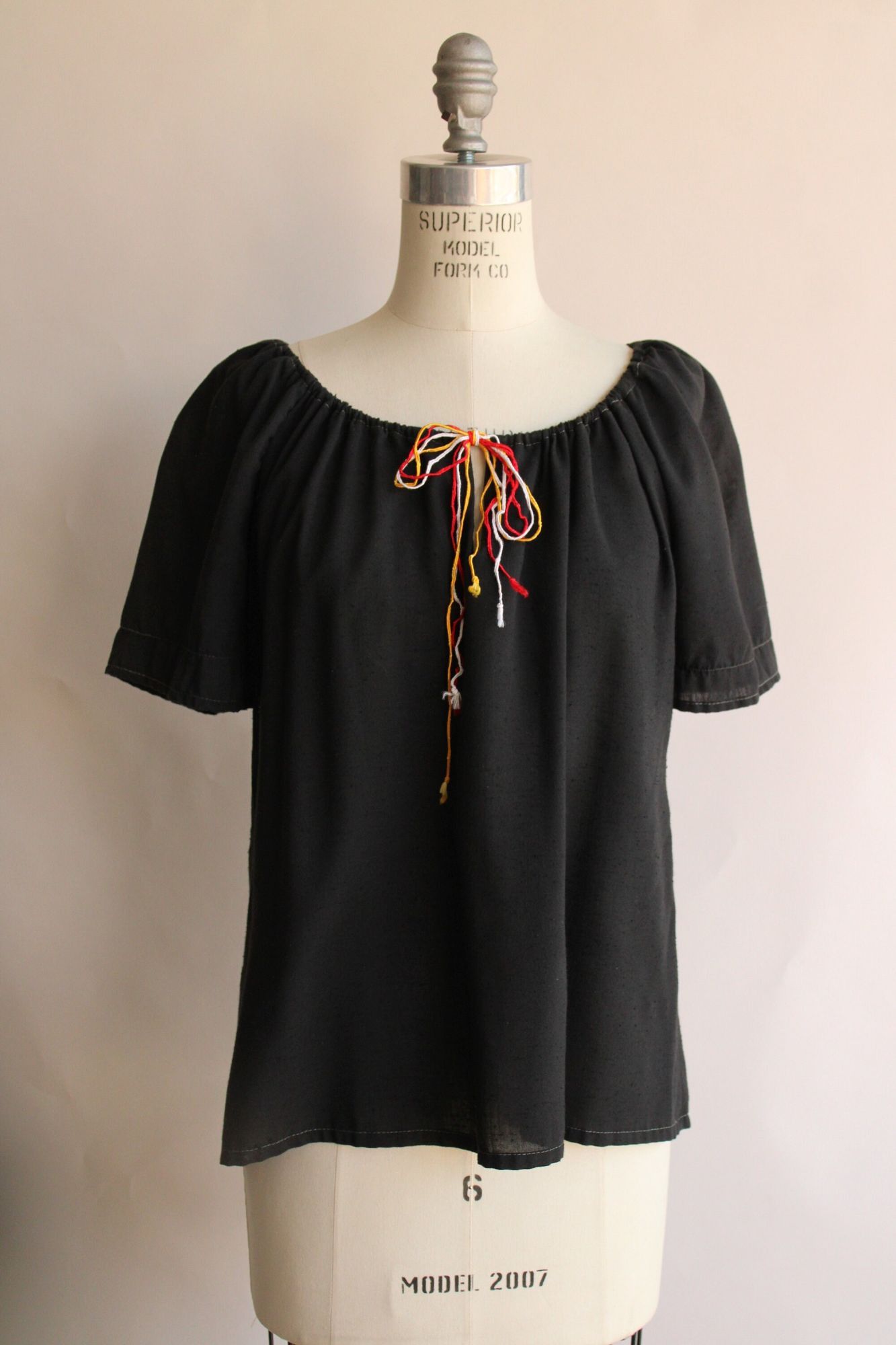 Vintage Vintage 1970s 1980s Blouse, Black Peasant Shirt, Keyhole Nec Size M / US 6-8 / IT 42-44 - 2 Thumbnail