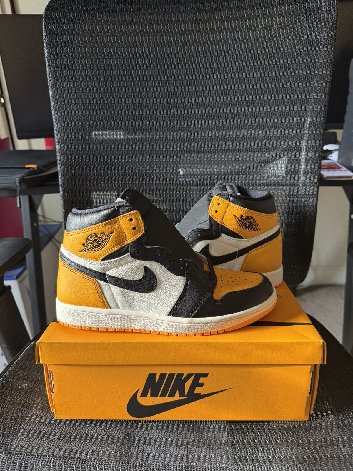 Nike Jordan 1 Yellow Toe Size US 8 / EU 41 - 2 Thumbnail
