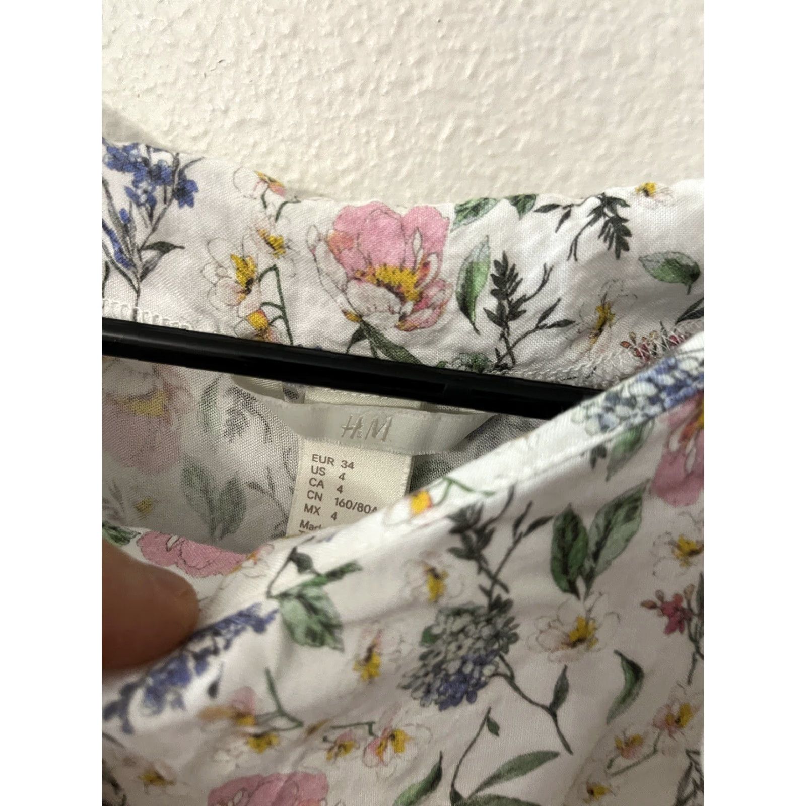 H&M H&M Floral Blouse Women Size 4 Short Sleeve Multicolor Lightweight Stretch Size 27" / US 4 / IT 40 - 2 Thumbnail
