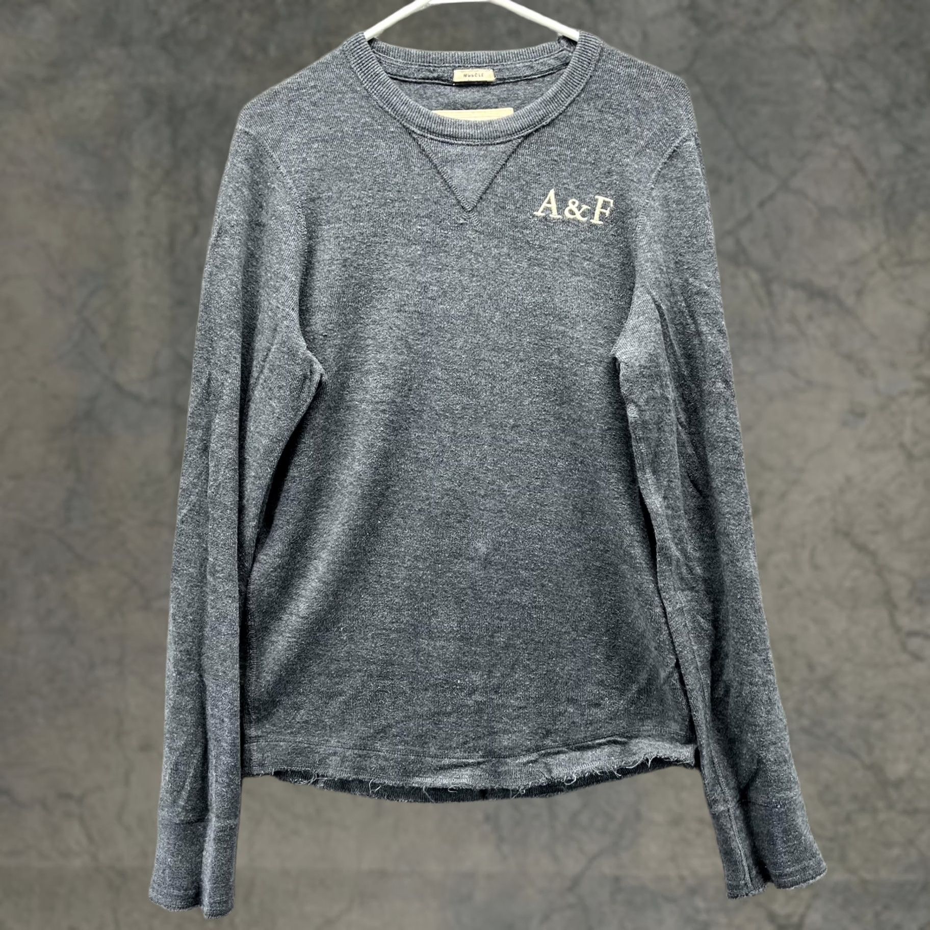 Abercrombie & Fitch Abercrombie & Fitch Sweatshirt Mens Medium Gray Muscle Fit Crewneck A&F Logo Size US M / EU 48-50 / 2 - 1 Thumbnail