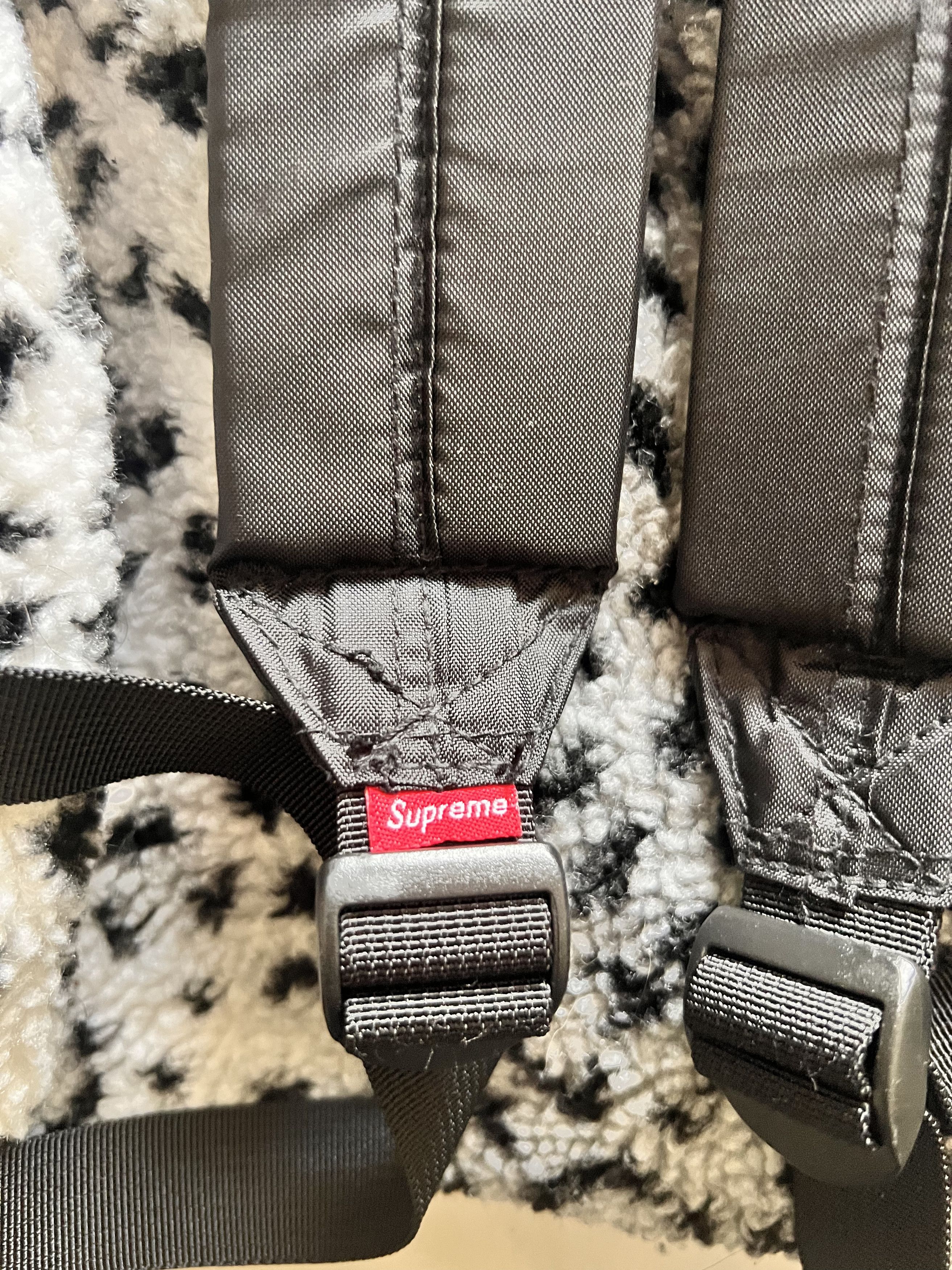 Supreme Supreme FW17 Snow Leopard Fleece Backpack Size ONE SIZE - 5 Thumbnail