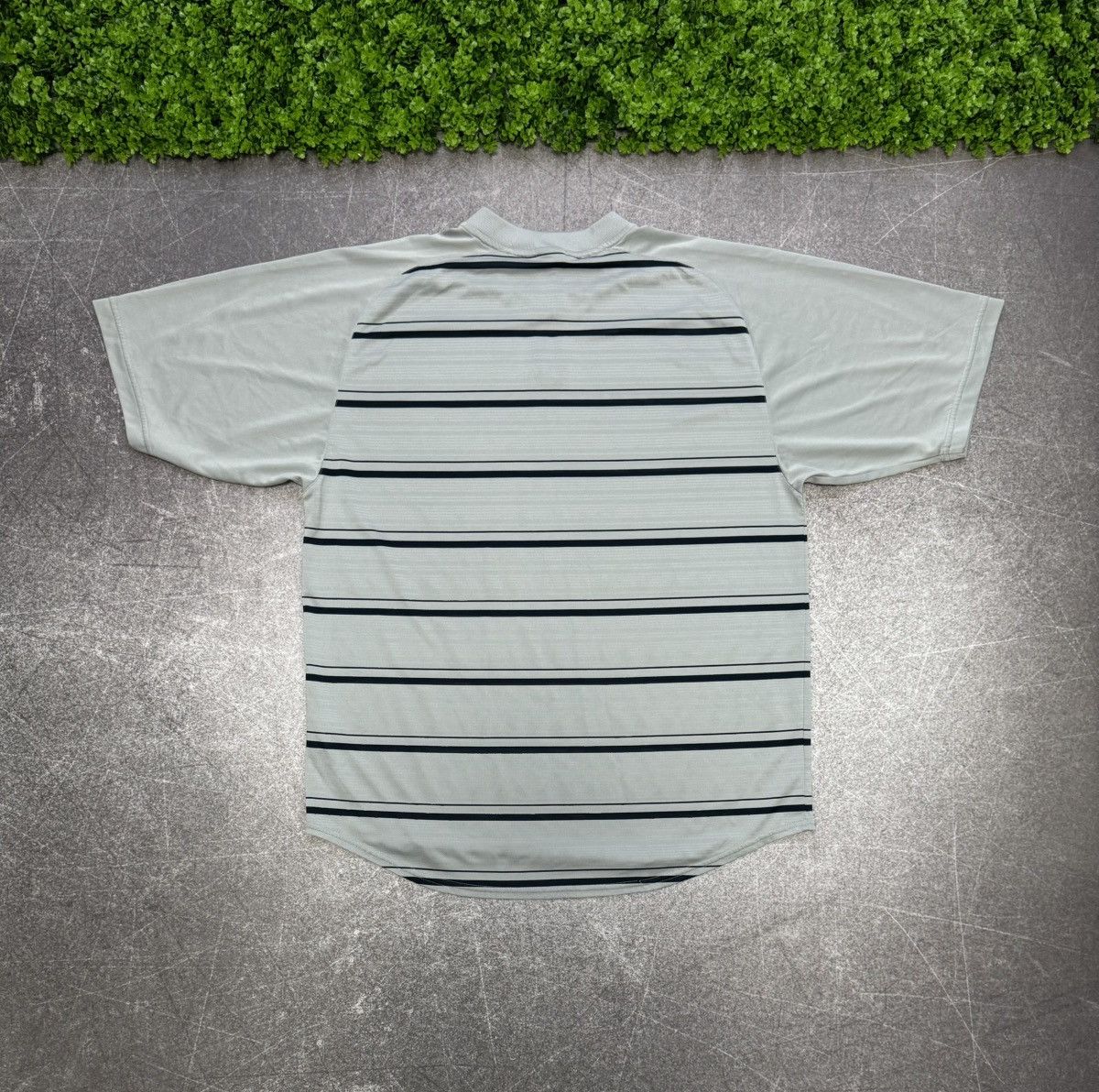 Nike Vintage Nike Center Logo Striped T-Shirt Y2K Size US L / EU 52-54 / 3 - 2 Thumbnail