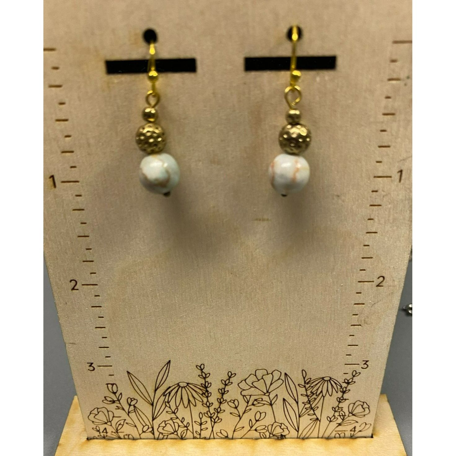 Other Vintage Gold tone Hook Earrings With White Marbled Beads & T Size ONE SIZE - 2 Thumbnail