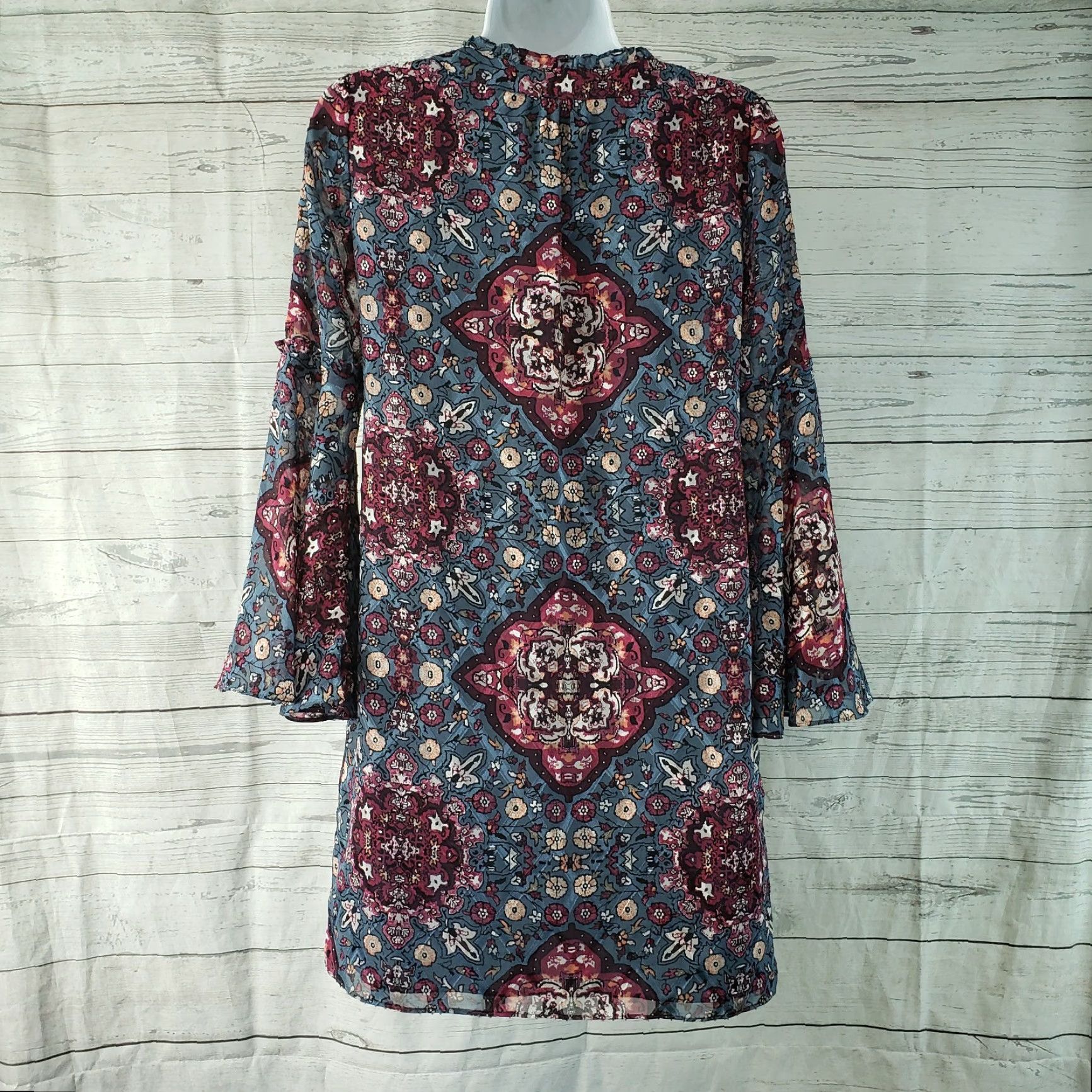 White House Black Market White House Black Market Womens Dress Sz XSP Bell Sleeves Shift Medallion Print Size XS / US 0-2 / IT 36-38 - 3 Thumbnail