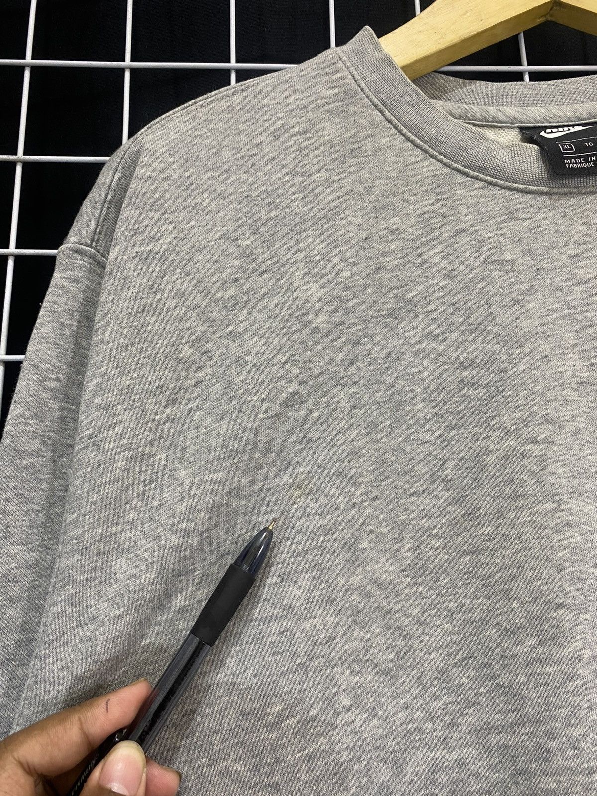 Nike NIKE SMALL LOGO CREWNECK Size US XL / EU 56 / 4 - 5 Thumbnail