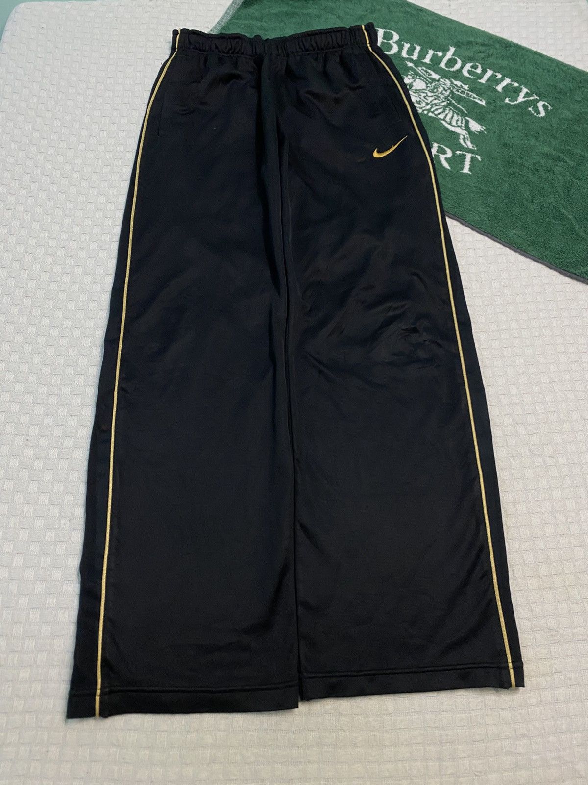 💥 VINTAGE NIKE SUPER BAGGY 90S WIDE LEG TRACK PANTS Y2K