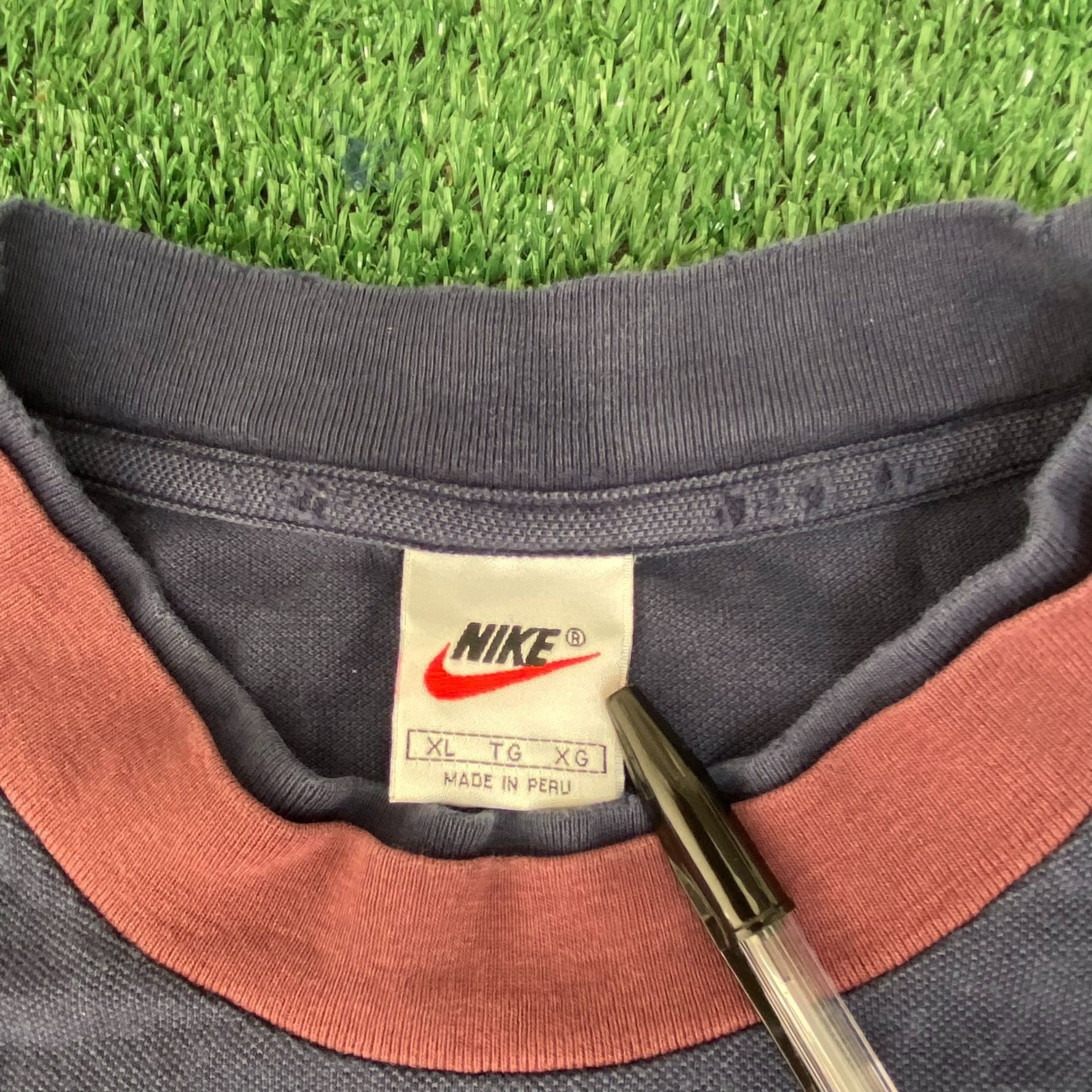 Nike Vintage 90s Nike Center Swoosh Shirt Rare Navy Logo Tee Size US XL / EU 56 / 4 - 7 Thumbnail
