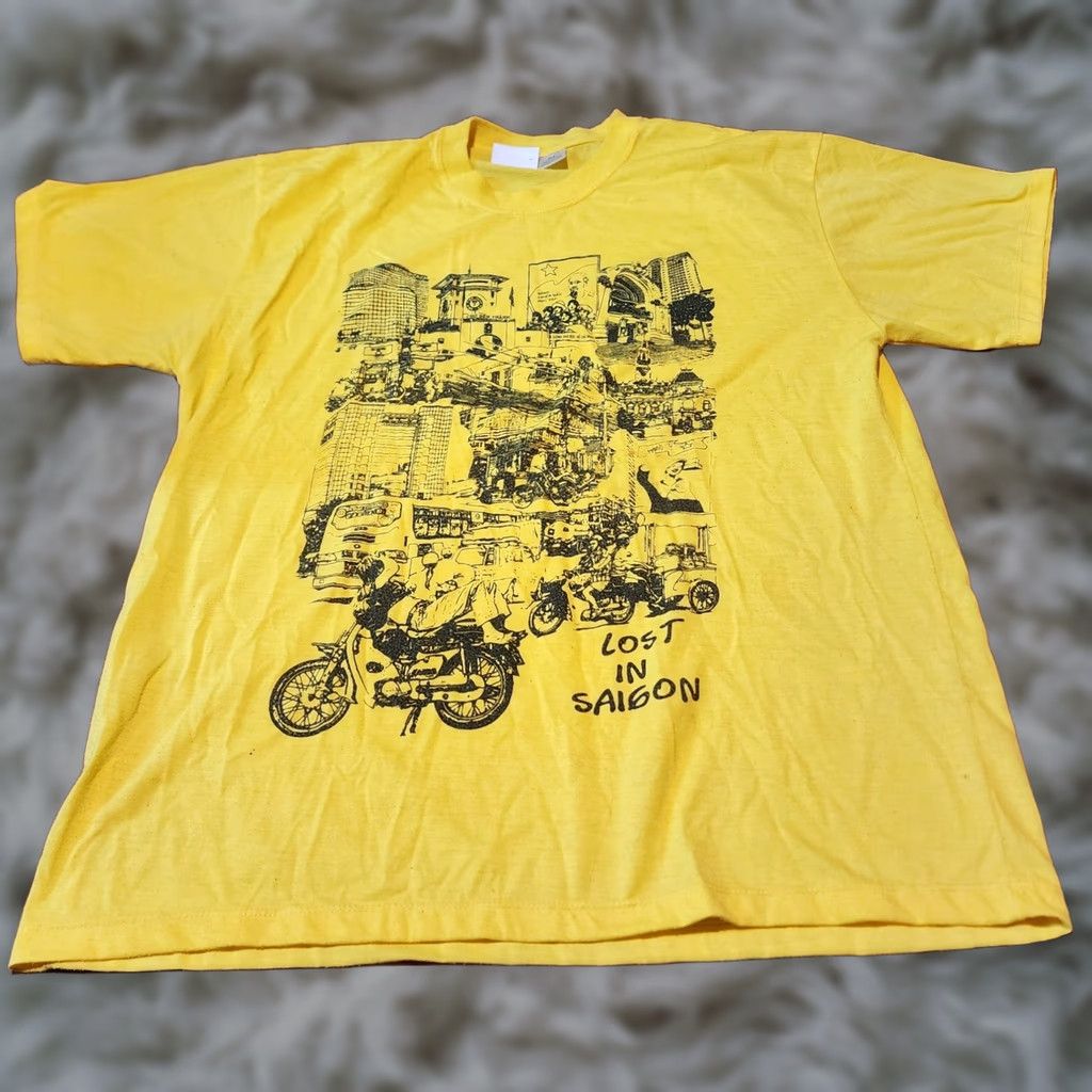 Vintage VINTAGE Lost In Saigon Tee XL Men T-Shirt 80s 90s Yellow Artwork Rare Asia Destinations Size US XL / EU 56 / 4 - 1 Thumbnail