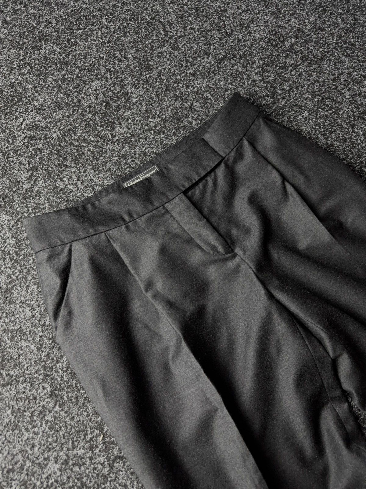 Salvatore Ferragamo Rare Salvatore Ferragamo Wool Pleated Trousers Made in Italy Size 30" / US 8 / IT 44 - 4 Thumbnail