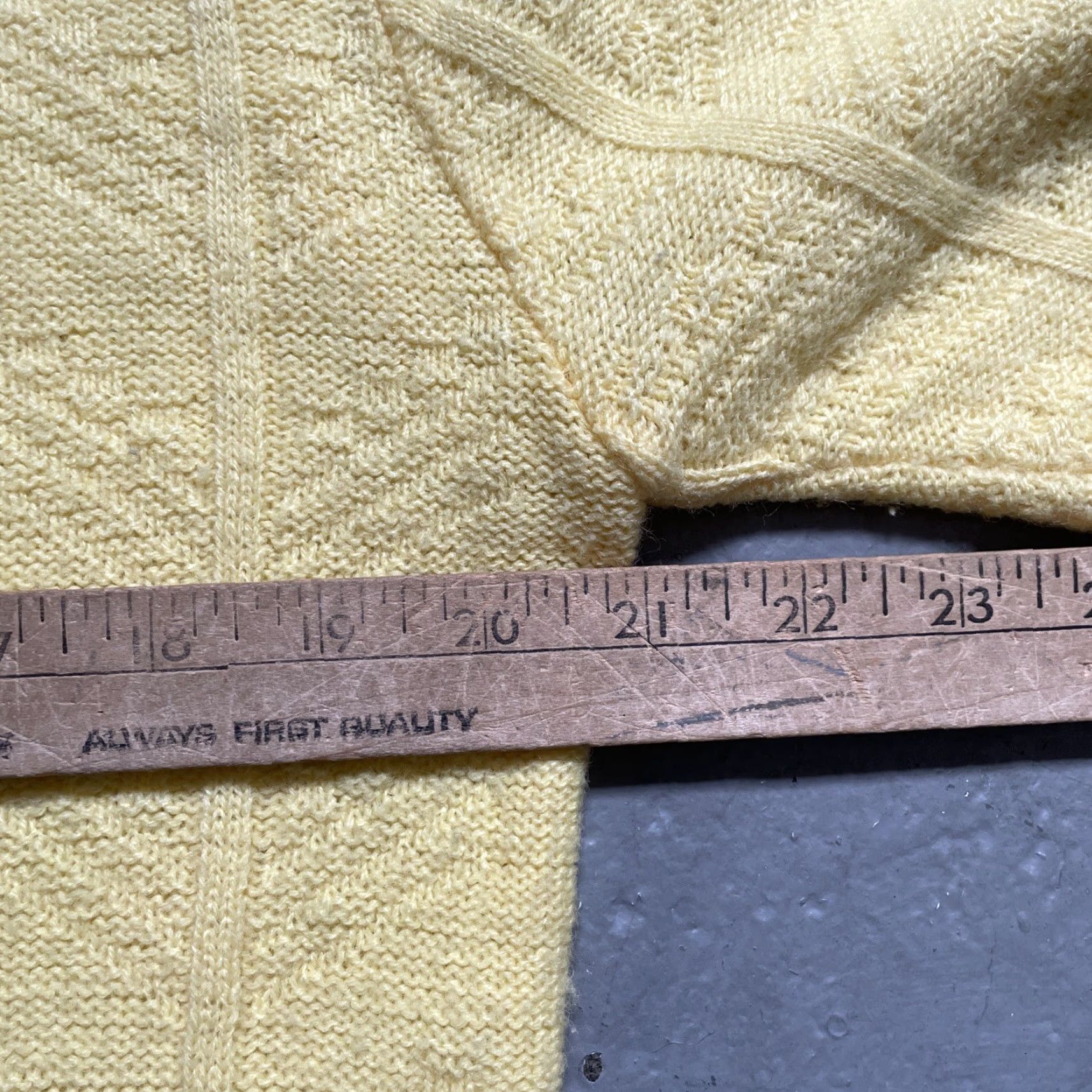 Vintage VINTAGE Towncraft Acrylic Knit Pattern S/S Sweater Mock Neck XL Unisex Adults Yellow 60s 70s Americana Preppy Rockabilly Mod Pullover Knit Mens Womens Size US XL / EU 56 / 4 - 3 Thumbnail