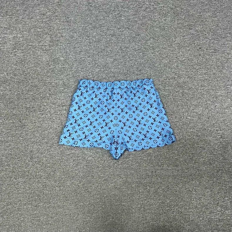 Louis Vuitton Louis Vuitton Full-print presbyopic silk shorts Size US 36 / EU 52 - 2 Thumbnail