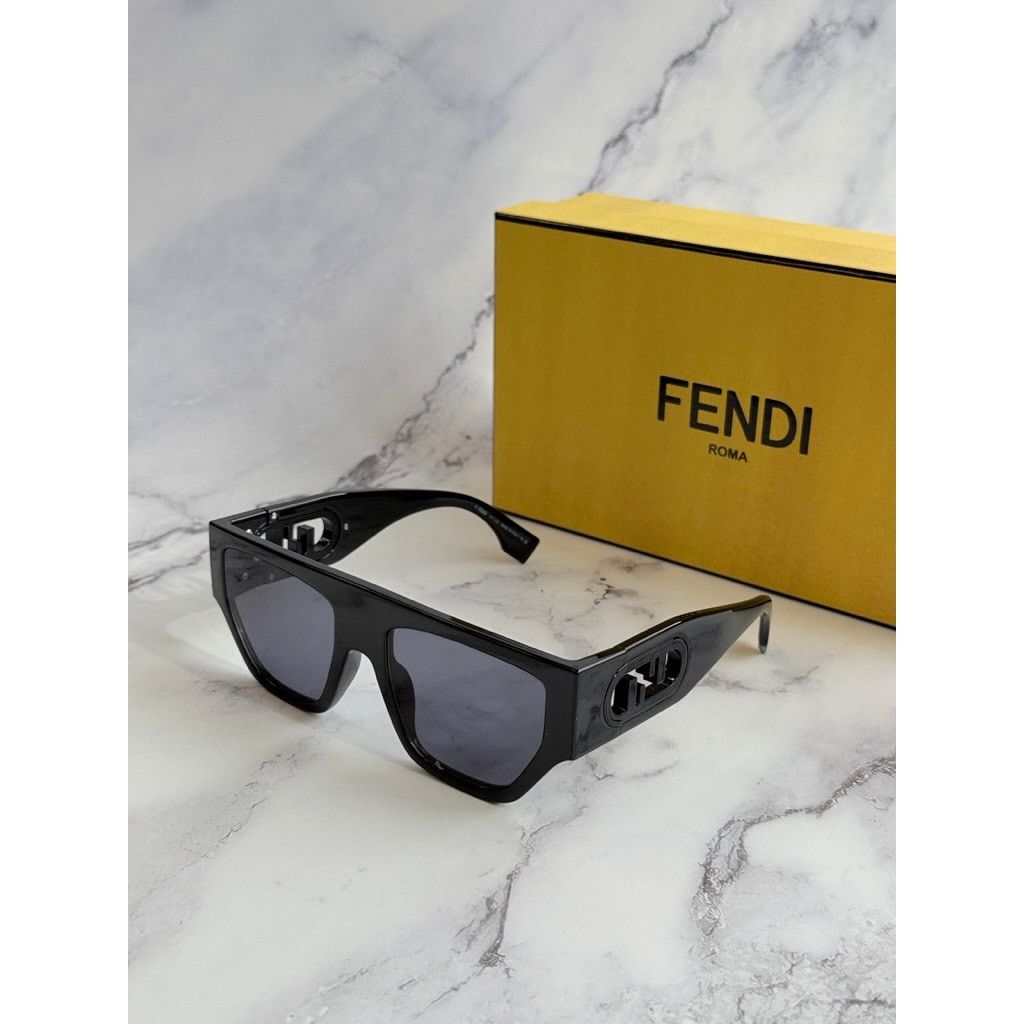 Fendi NEW Fendi FE40108U O'Lock Black Flat Top Sunglasses Size ONE SIZE - 2 Thumbnail