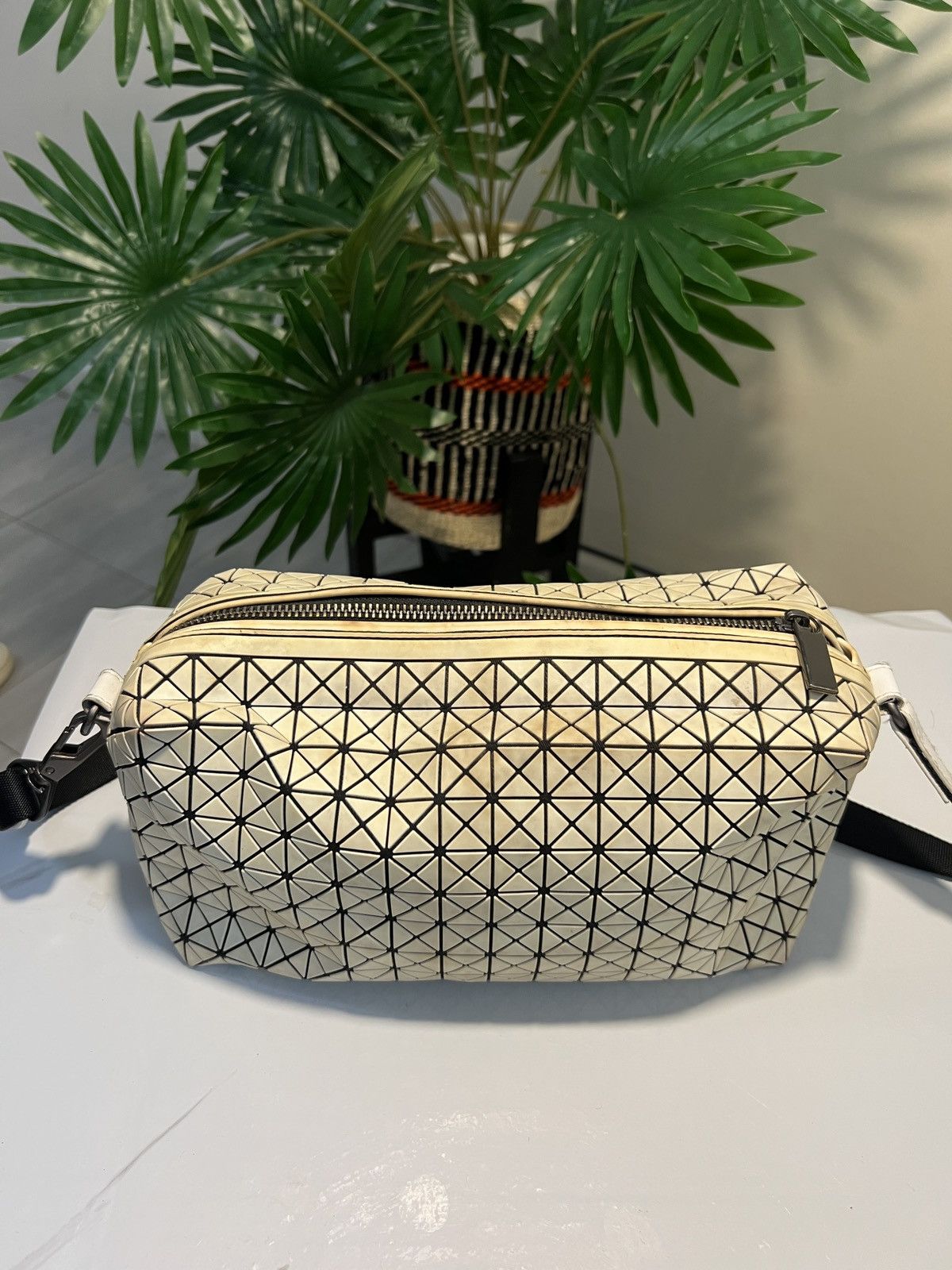 Issey Miyake Bao Bao Issey Miyake Geometric Saddle Bag Desinger Handbag Size ONE SIZE - 3 Thumbnail