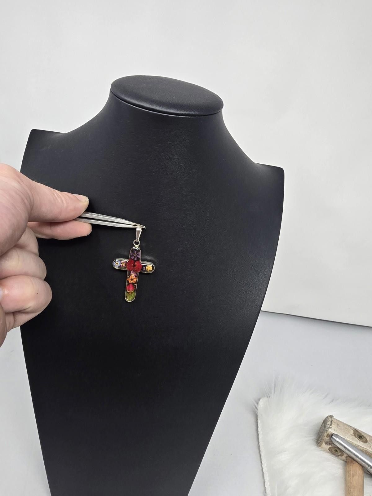 The Unbranded Brand Sterling Silver Floral Resin Cross Pendant 925 Size ONE SIZE - 4 Thumbnail