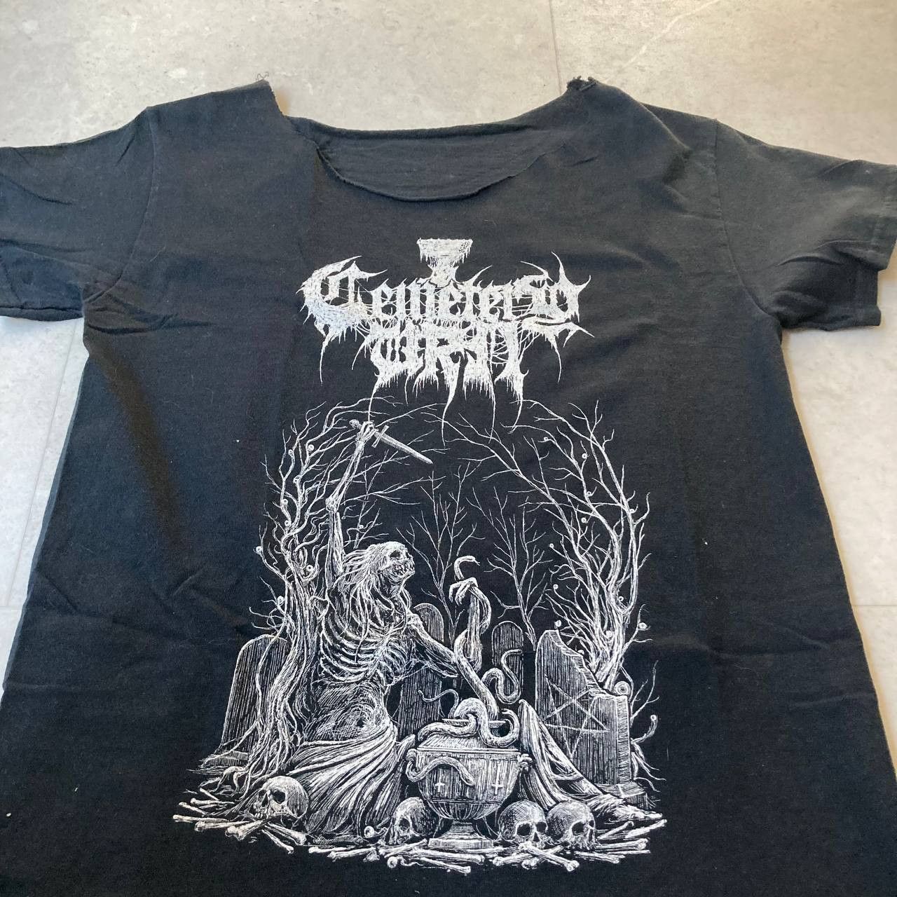Band Tees Cemetery Urn Death Metal Rock Band Tour Tee Size US S / EU 44-46 / 1 - 2 Thumbnail
