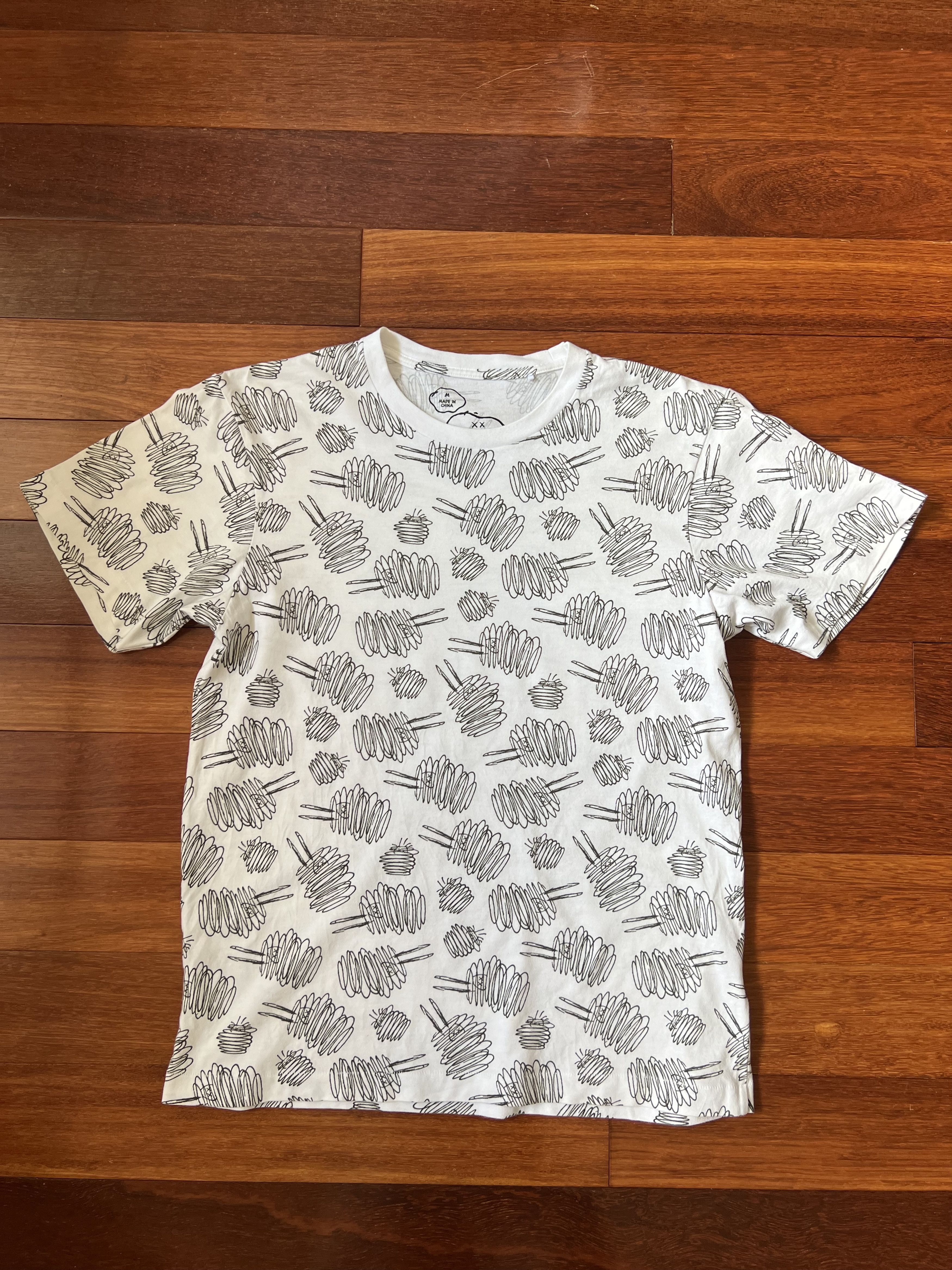 Kaws × Peanuts × Uniqlo 💚 Kaws x Uniqlo x Peanuts White Tee Medium Size US M / EU 48-50 / 2 - 1 Thumbnail