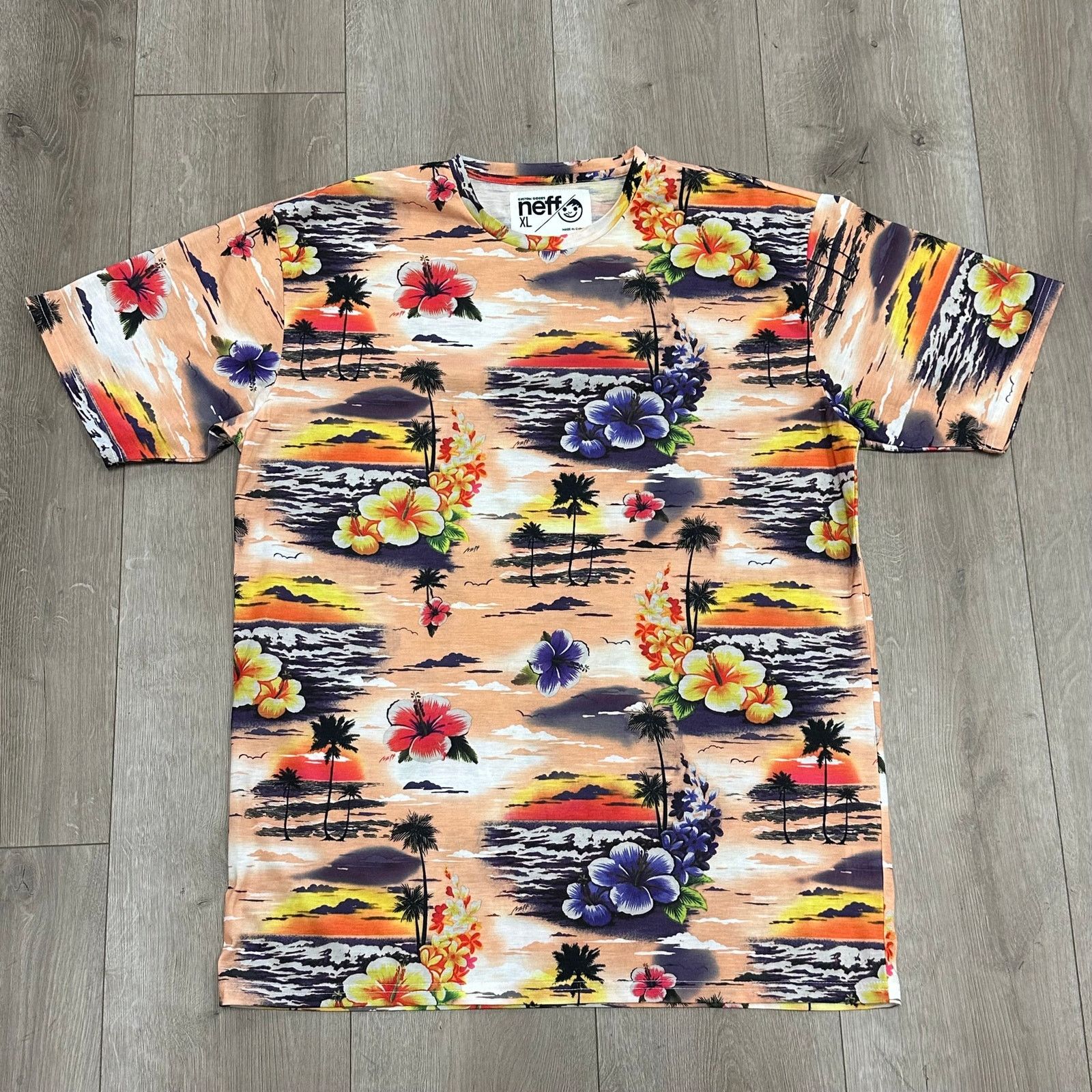 NEFF NEFF Custom Goods Hawaiian Island flower print tee T Shirt Size US XL / EU 56 / 4 - 1 Thumbnail