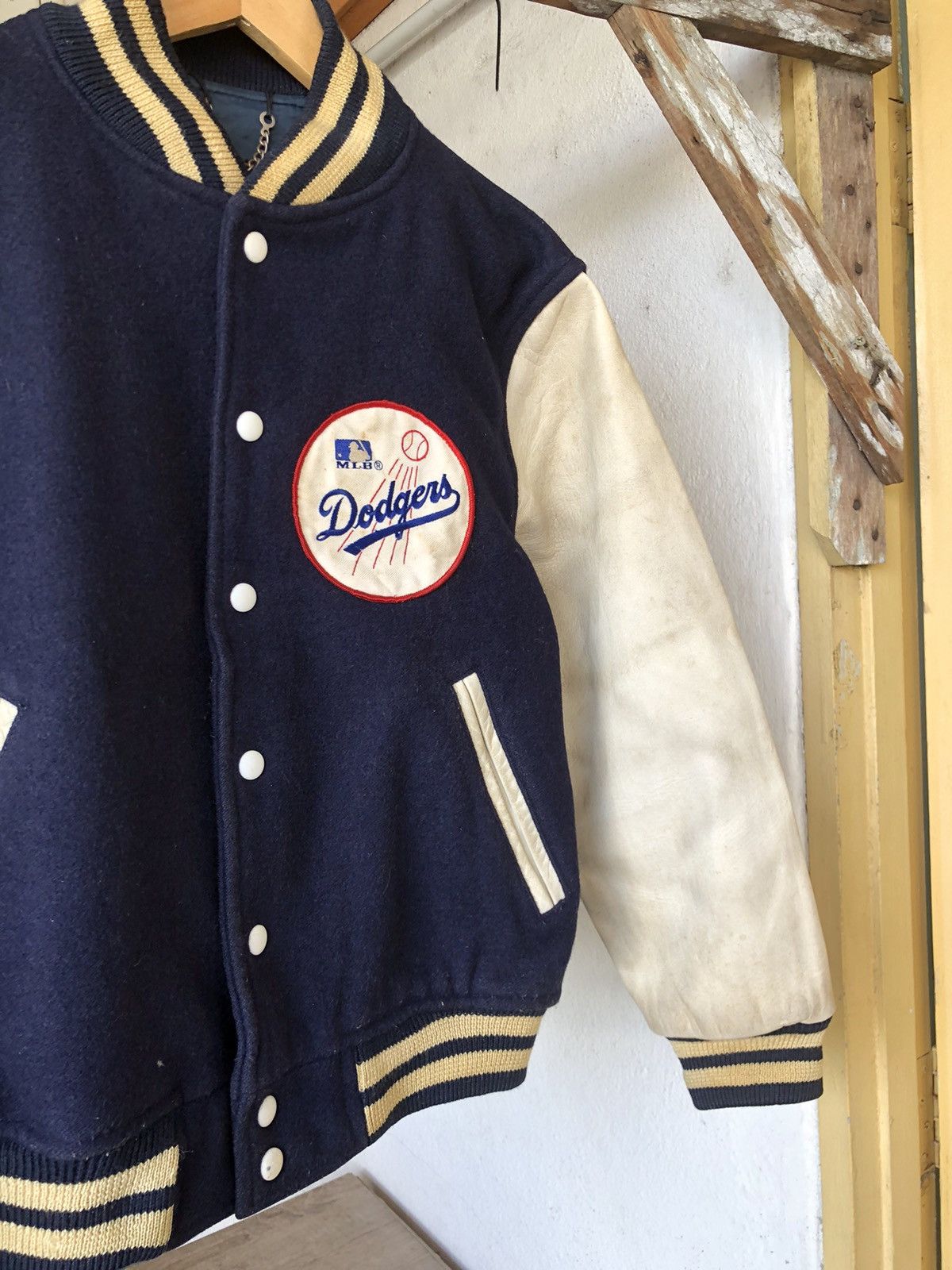 MLB Vintage 90s MLB Dodgers Varsity Arm Leather Tag Stadium Size US M / EU 48-50 / 2 - 3 Thumbnail