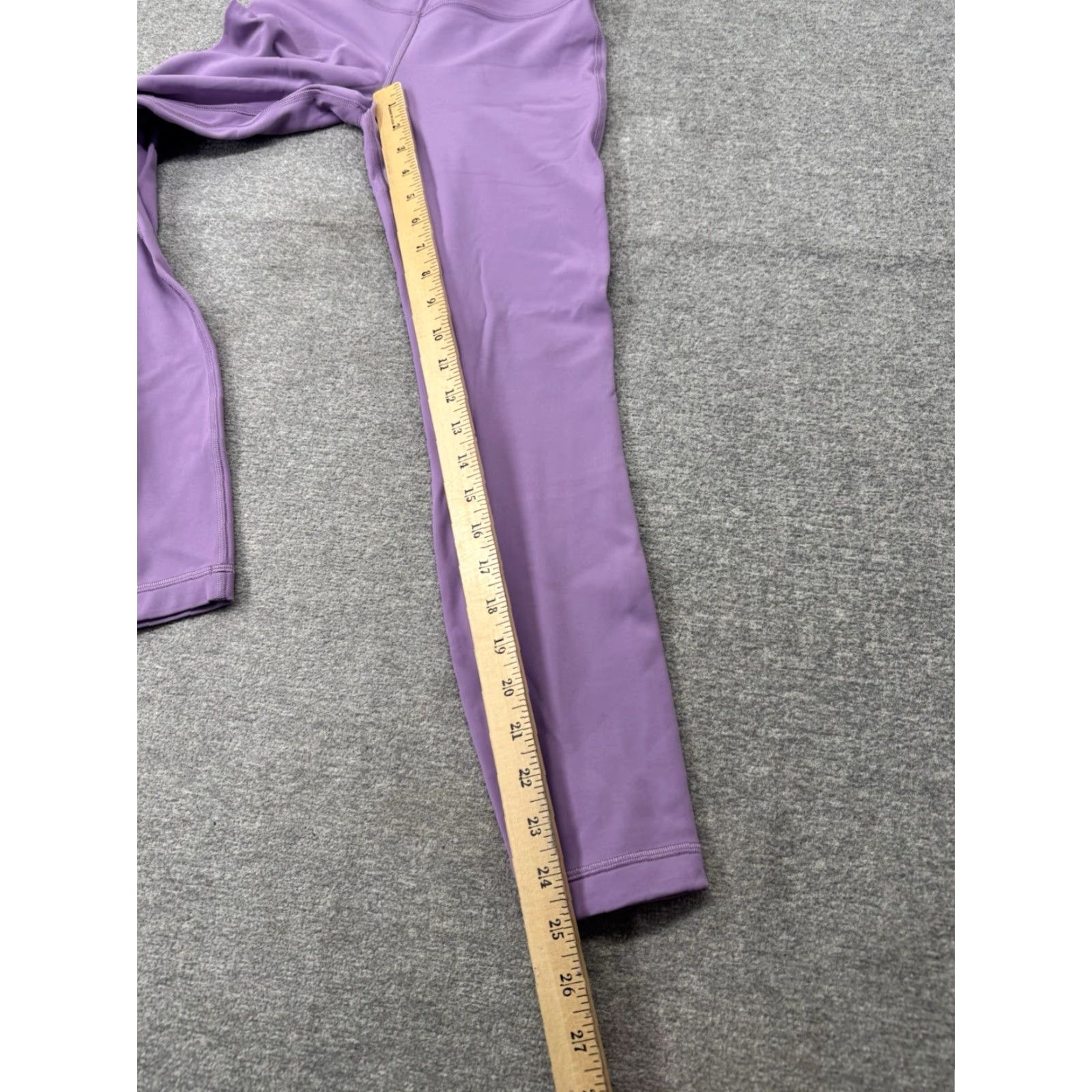Lululemon Lululemon Wunder Under High-Rise Tight 25" Luxtreme Wisteria Purple / size 4 Womens Leggings, Activewear, Inseam 25 in, Pre-owned - Excellent Size ONE SIZE - 4 Thumbnail