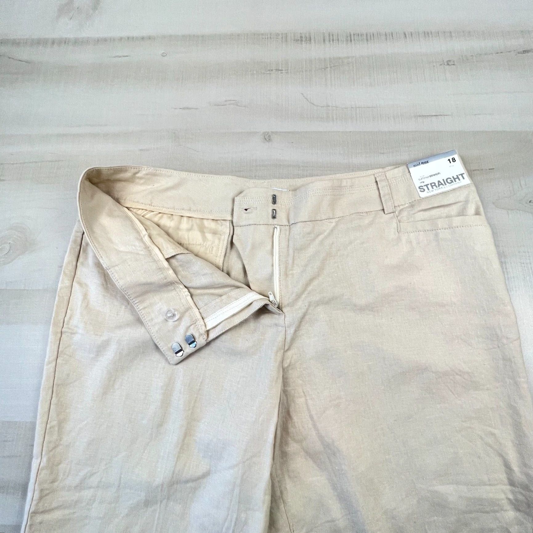 Vintage New York & Company Women's Beige Capri Pants 18 Mid Rise Stretch Linen Blend Summer Size 40" / US 18 - 2 Thumbnail