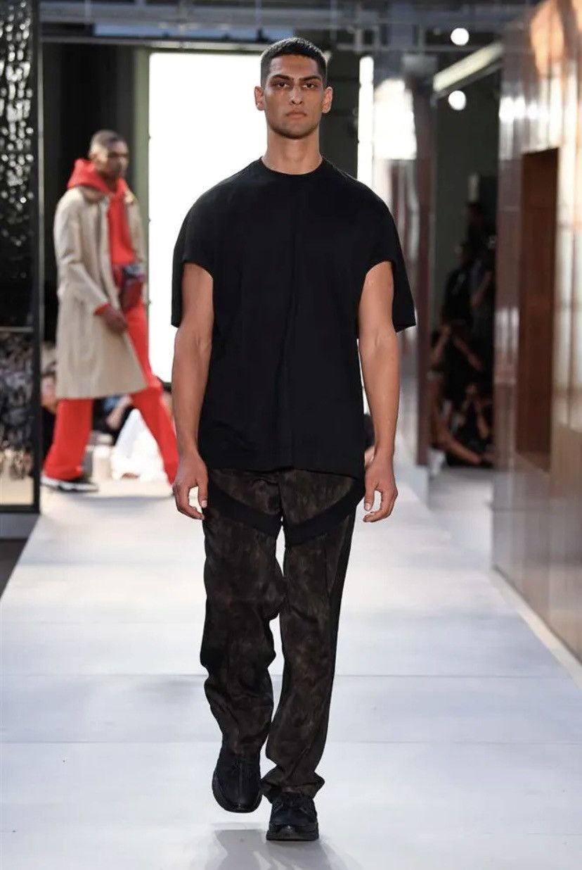 Burberry SS19 Runway Bondage Oversize T Shirt Size US M / EU 48-50 / 2 - 1 Thumbnail