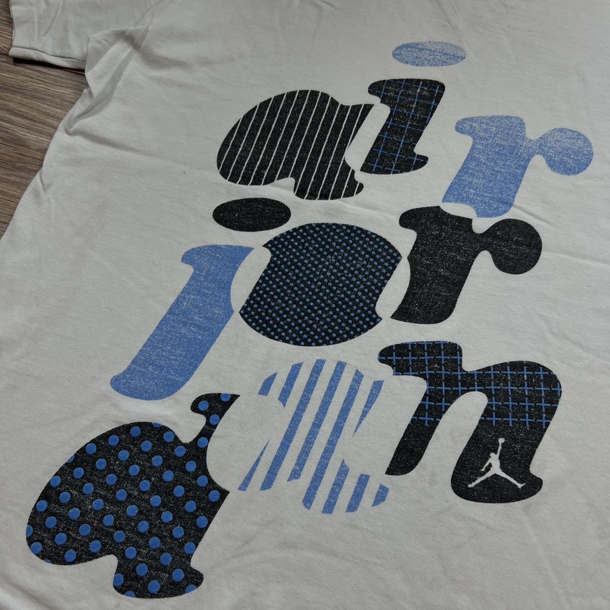 Nike 90s Nike Air Jordan Vintage Big Logo Retro Tee T-Shirt Size US L / EU 52-54 / 3 - 4 Thumbnail