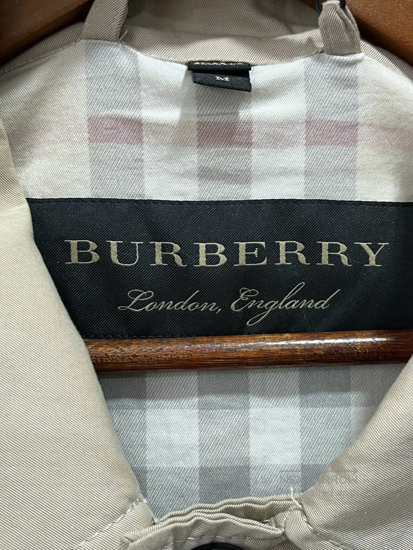 Burberry Burberry Classic Single-Breasted Trench Coat. Size US M / EU 48-50 / 2 - 4 Thumbnail