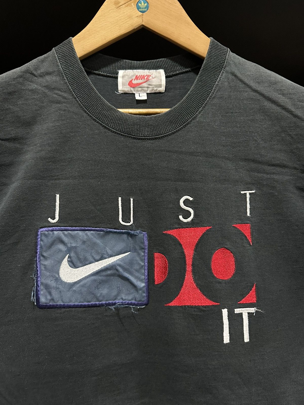 Nike × Vintage Vintage 90s Nike Just Do It Embroidered logo Faded Tee Size US L / EU 52-54 / 3 - 5 Thumbnail