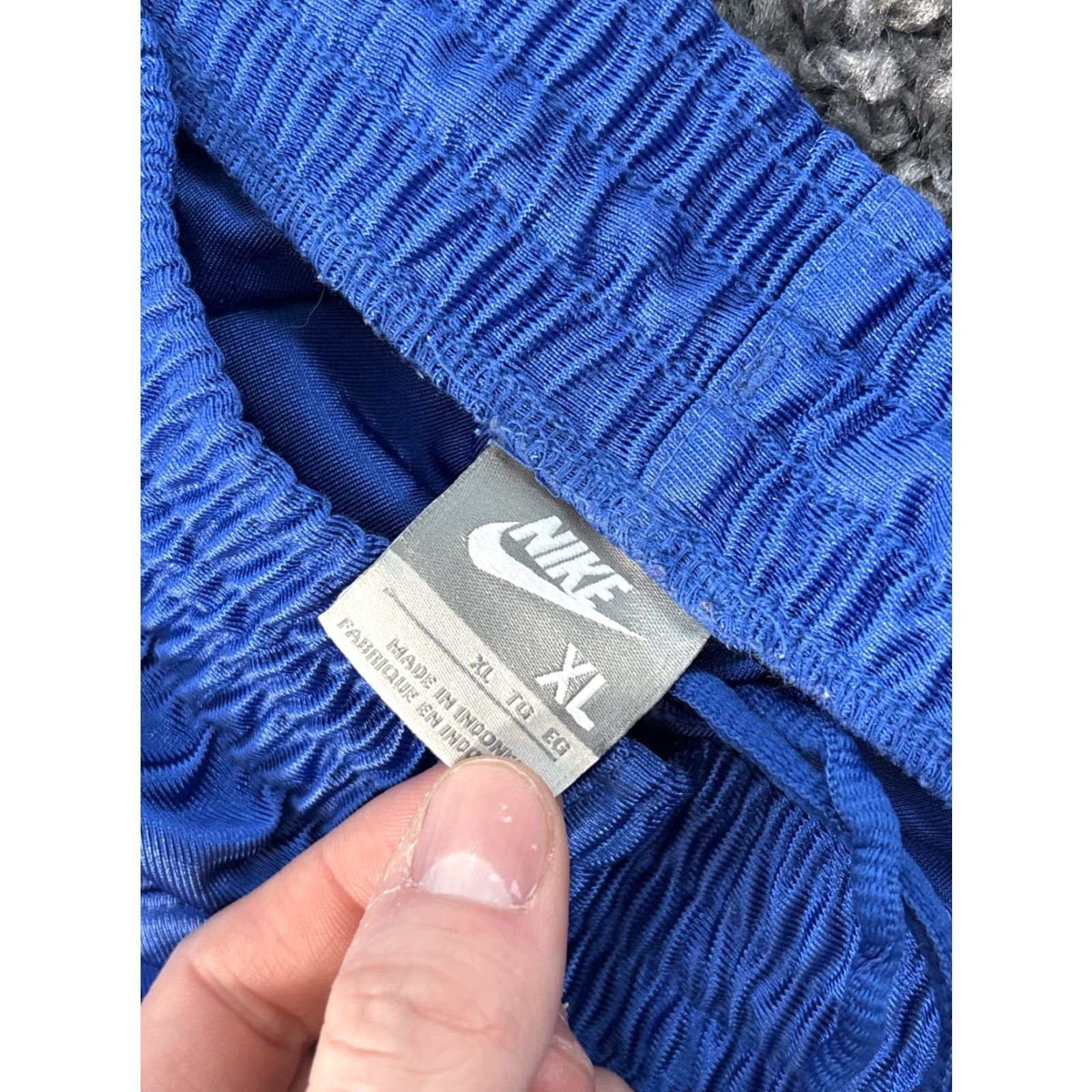 Nike VINTAGE Nike Shorts Mens XL Blue Dazzle Warm Up MMA Striped Basketball Y2K Mens Size US 36 / EU 52 - 6 Thumbnail
