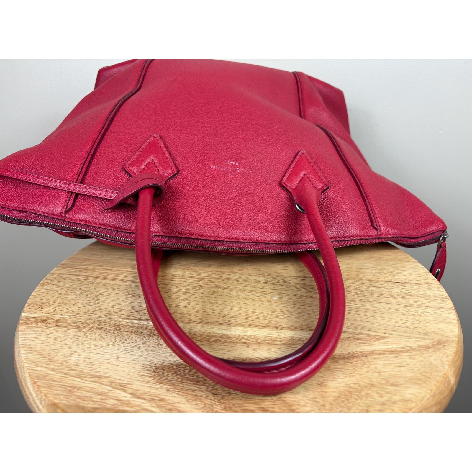 Louis Vuitton Authentic Louis Vuitton Taurillon Parnassea MM Leather Bag Size ONE SIZE - 8 Thumbnail