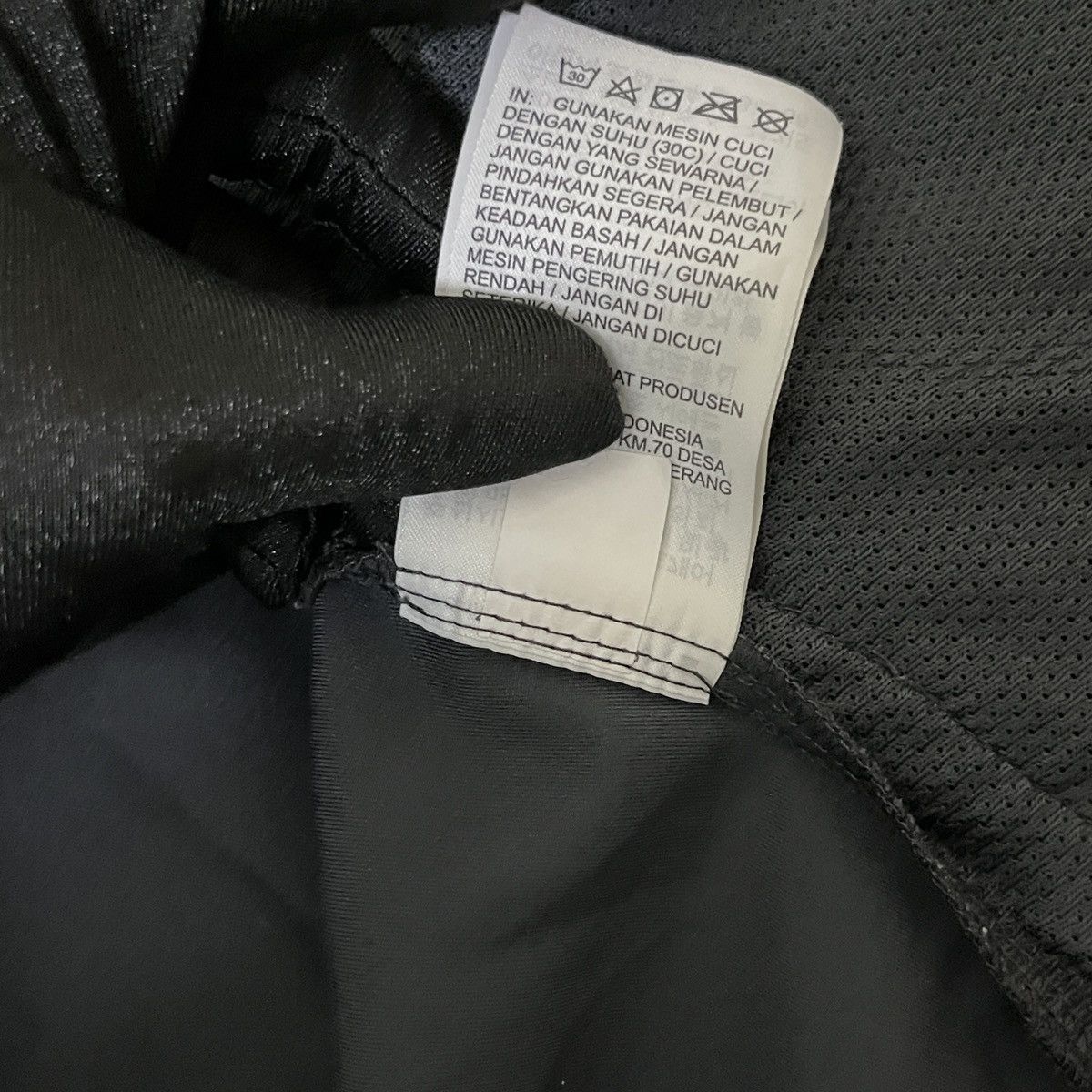 Nike × Vintage Nike Windbreaker Black on Black Size US S / EU 44-46 / 1 - 16 Thumbnail