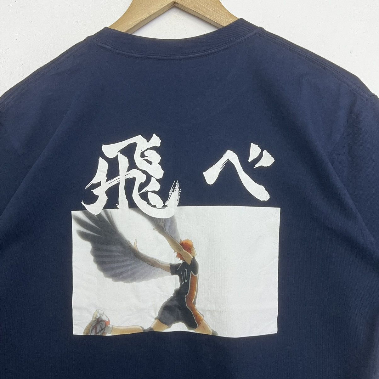 Uniqlo Uniqlo X Haikyuu Hinata Shoyo Anime Backhitt Tshirt Size US M / EU 48-50 / 2 - 4 Thumbnail