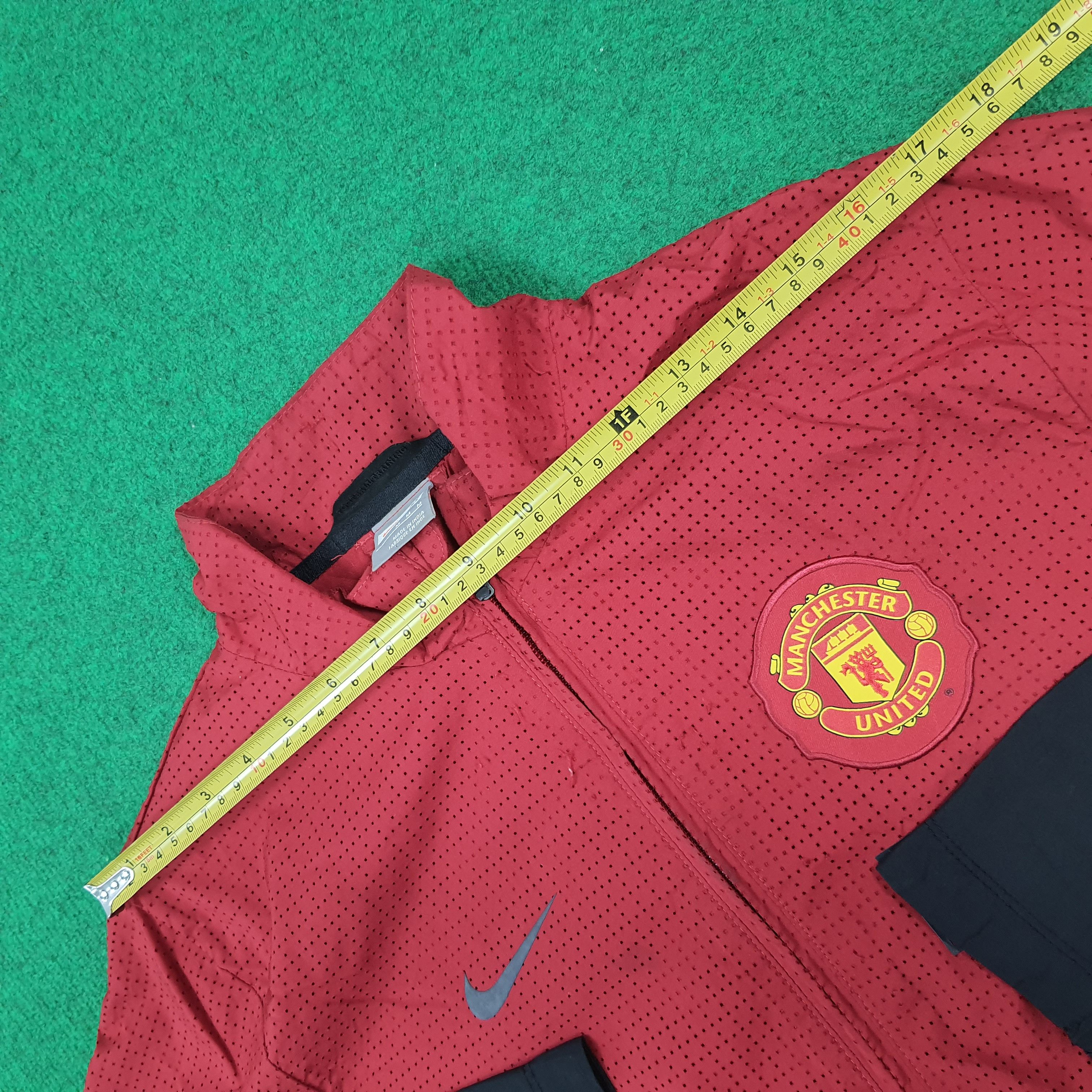 Nike Y2K Manchester United Nike AIG Training Shell Jacket C302N15 Size US S / EU 44-46 / 1 - 13 Thumbnail